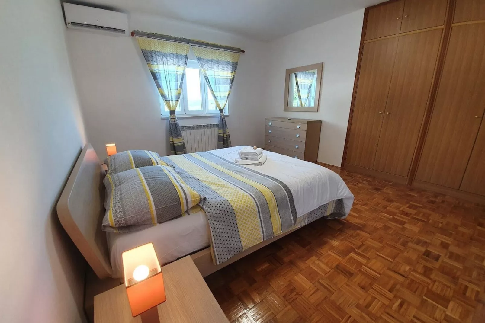 Apartment Villa IN - Four-Bedroom Apartment with Private Pool-Schlafzimmer