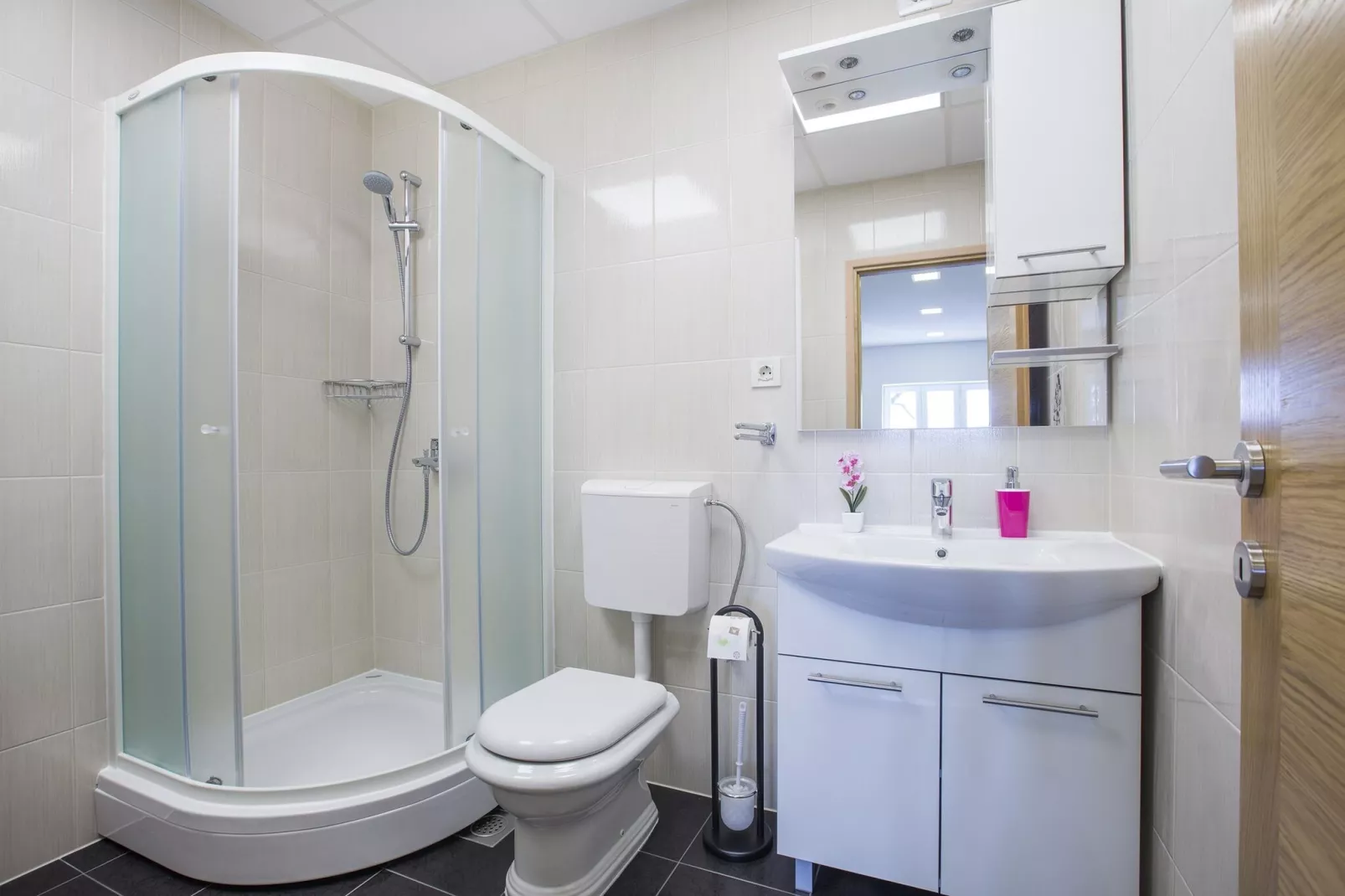 Apartment Villa IN - Four-Bedroom Apartment with Private Pool-Badezimmer