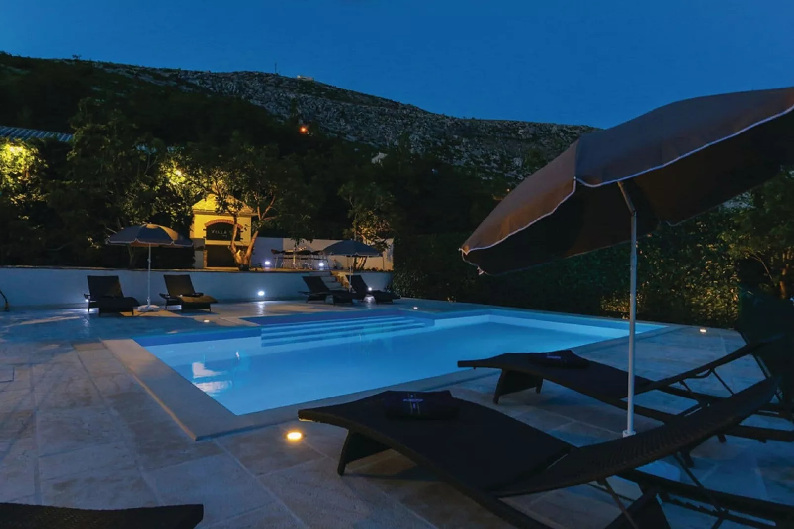 Apartment Villa IN - Four-Bedroom Apartment with Private Pool-Schwimmbad