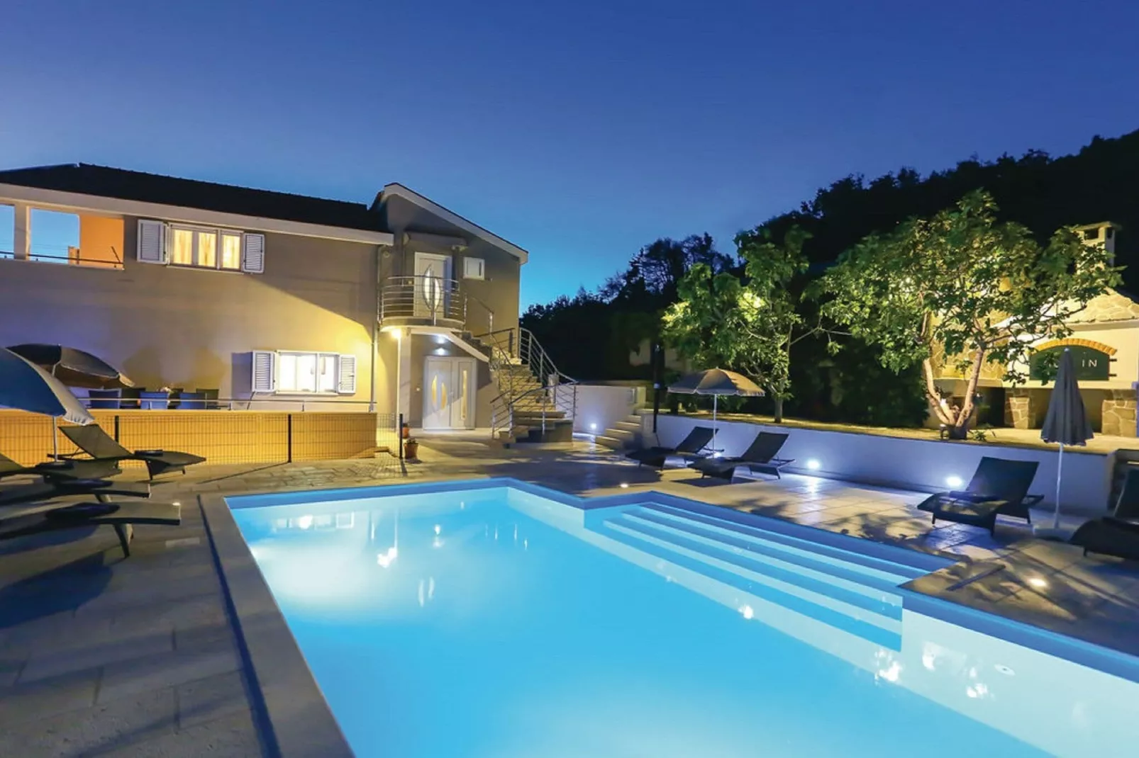Apartment Villa IN - Four-Bedroom Apartment with Private Pool-Schwimmbad