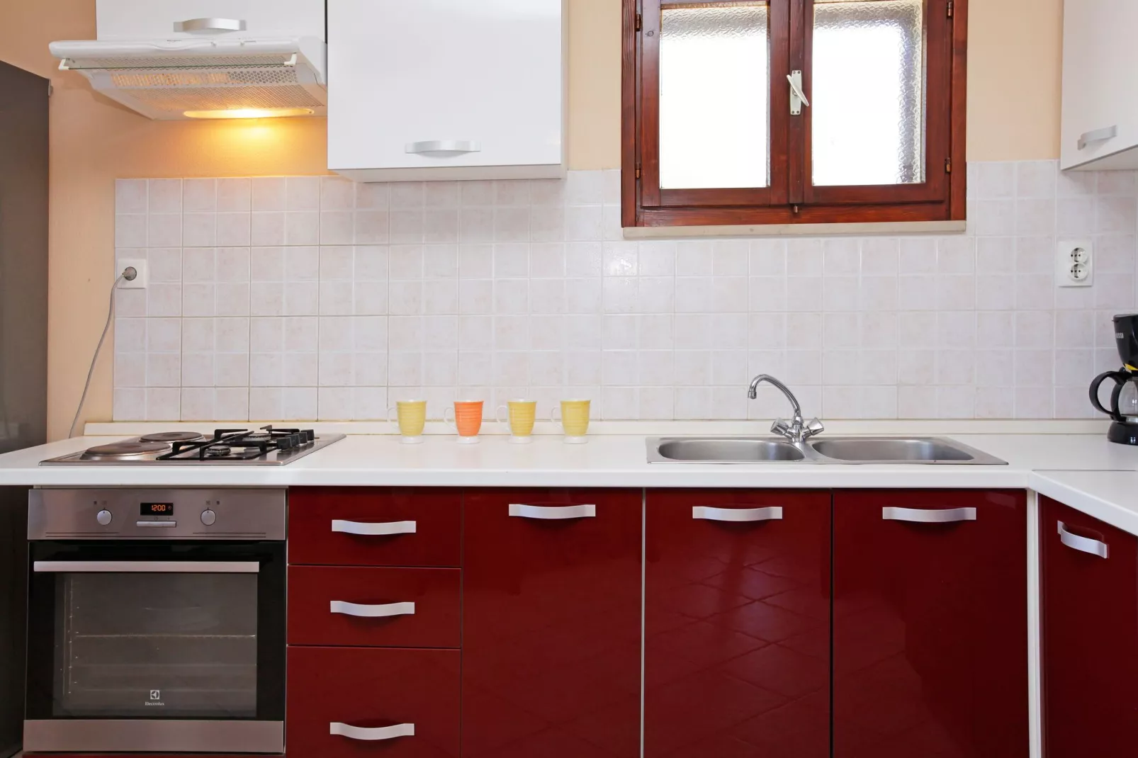 Olive's Garden House - Three Bedroom Holiday Home with Terrace and Sea View-Cuisine
