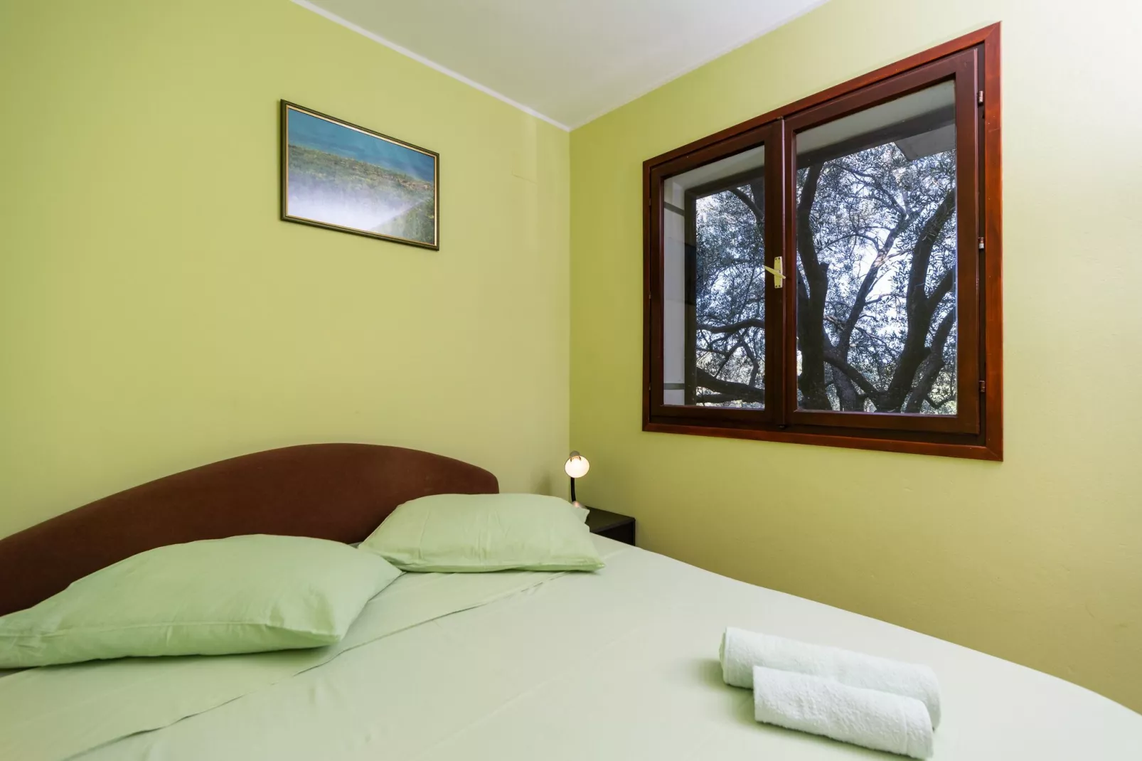 Olive's Garden House - Three Bedroom Holiday Home with Terrace and Sea View-Chambre