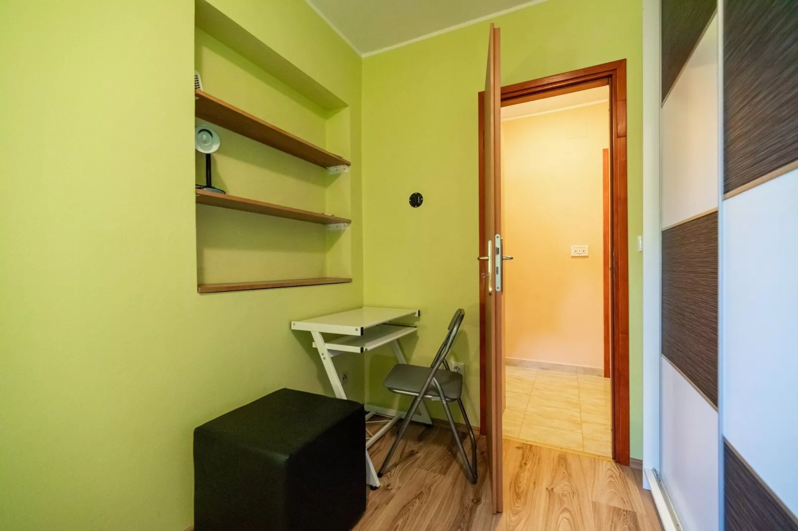 Olive's Garden House - Three Bedroom Holiday Home with Terrace and Sea View-Chambre