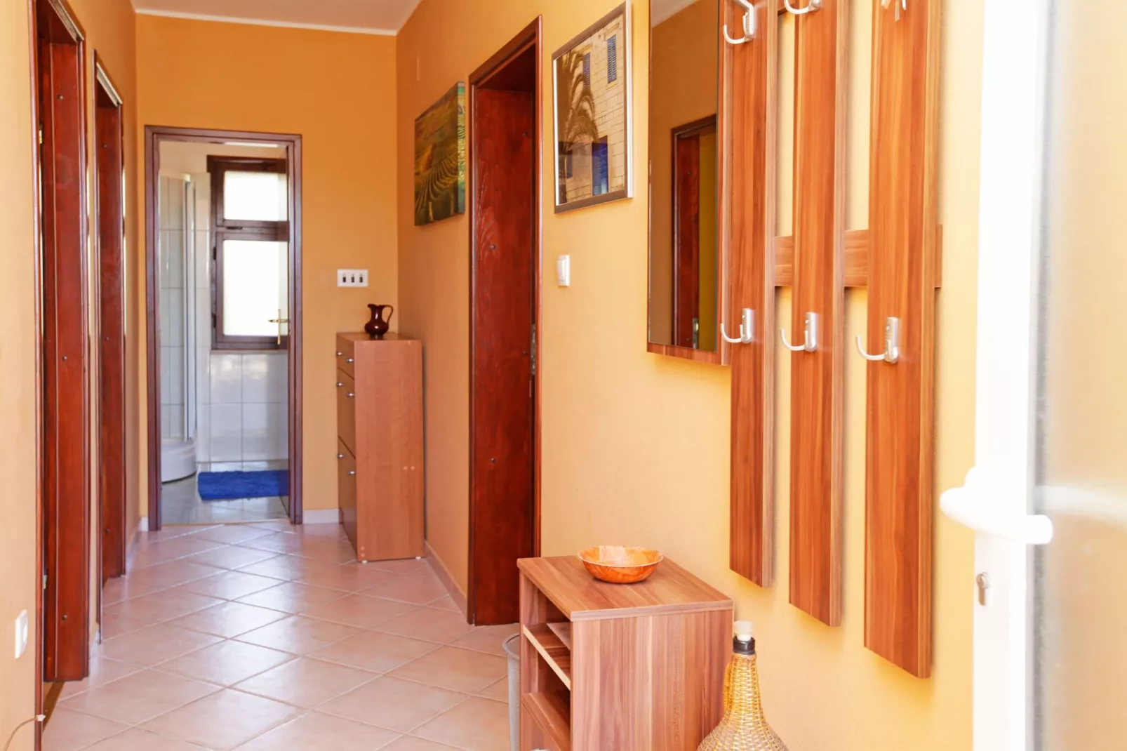 Olive's Garden House - Three Bedroom Holiday Home with Terrace and Sea View-Intérieur
