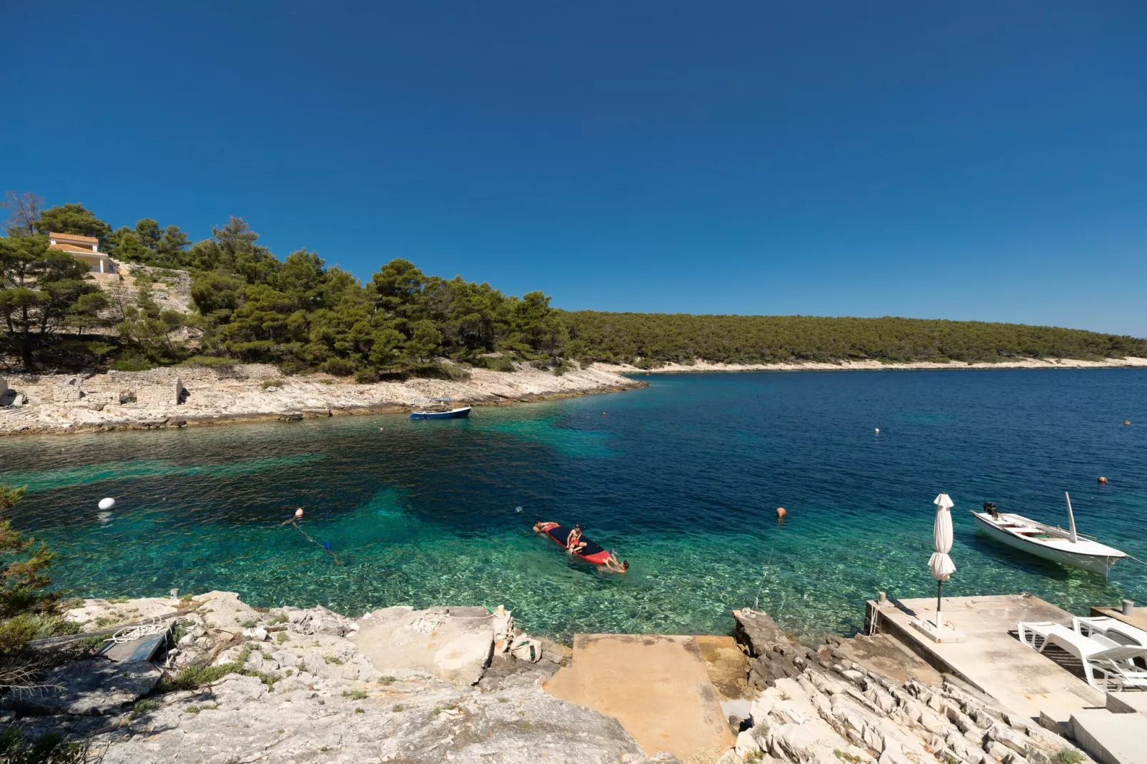 Olive's Garden House - Three Bedroom Holiday Home with Terrace and Sea View-Vue
