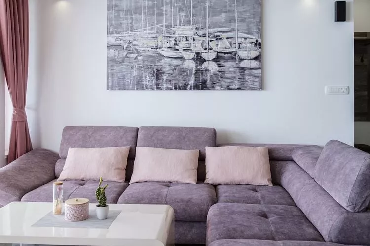 Apartments Hope (Dugi Rat) - Three-Bedroom Apartment with Jacuzzi and Terrace with Sea View-Living room
