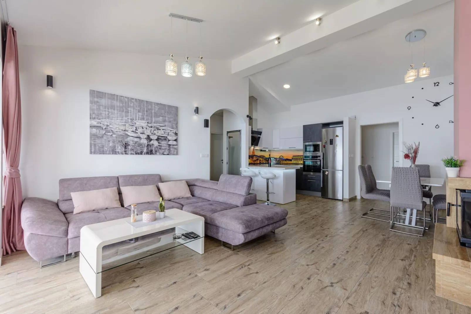 Apartments Hope (Dugi Rat) - Three-Bedroom Apartment with Jacuzzi and Terrace with Sea View-Living room