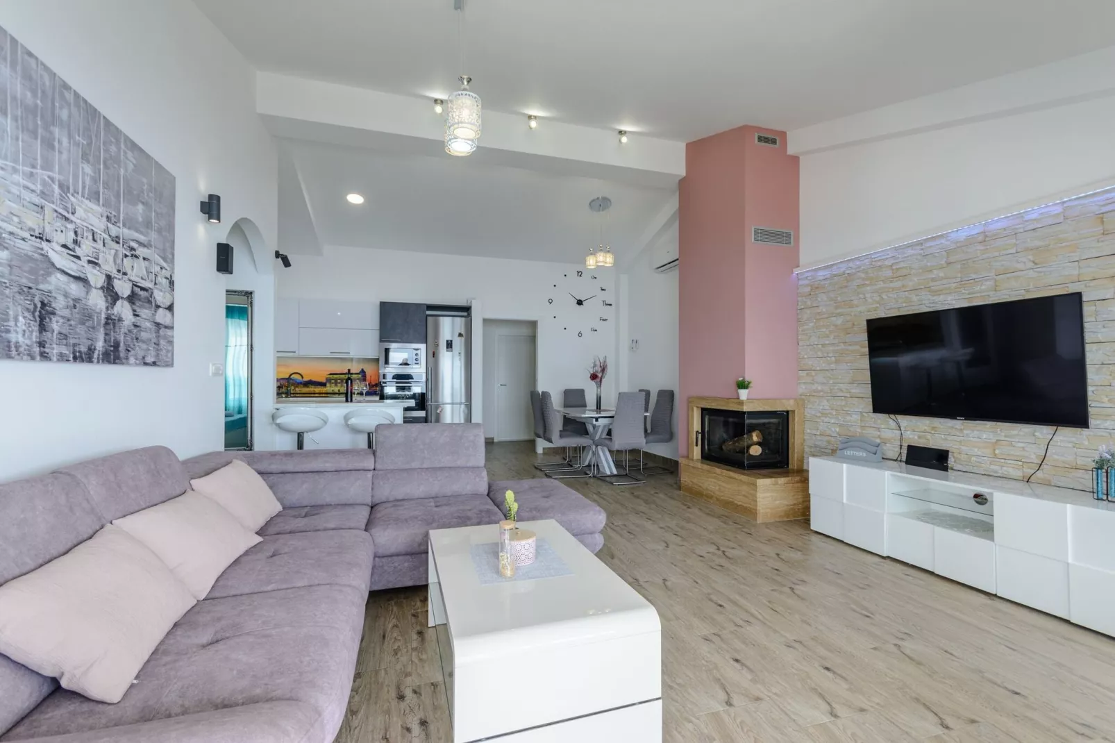 Apartments Hope (Dugi Rat) - Three-Bedroom Apartment with Jacuzzi and Terrace with Sea View-Living room