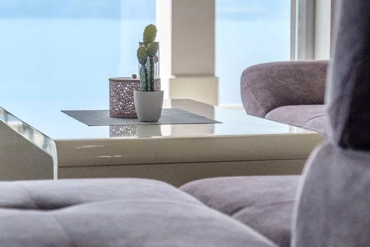 Apartments Hope (Dugi Rat) - Three-Bedroom Apartment with Jacuzzi and Terrace with Sea View-Living room