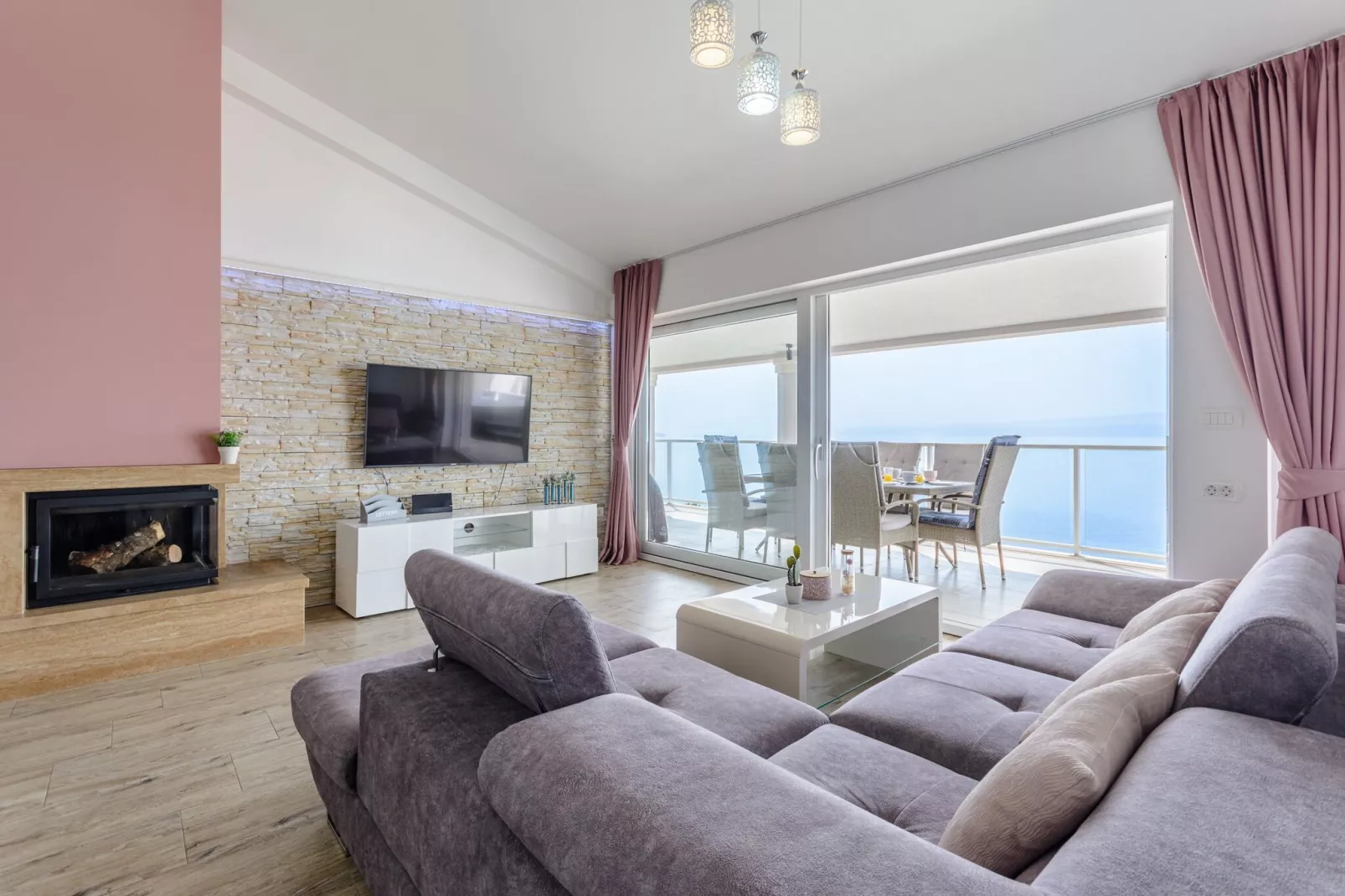 Apartments Hope (Dugi Rat) - Three-Bedroom Apartment with Jacuzzi and Terrace with Sea View-Living room