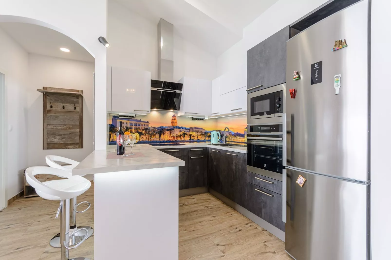 Apartments Hope (Dugi Rat) - Three-Bedroom Apartment with Jacuzzi and Terrace with Sea View-Kitchen