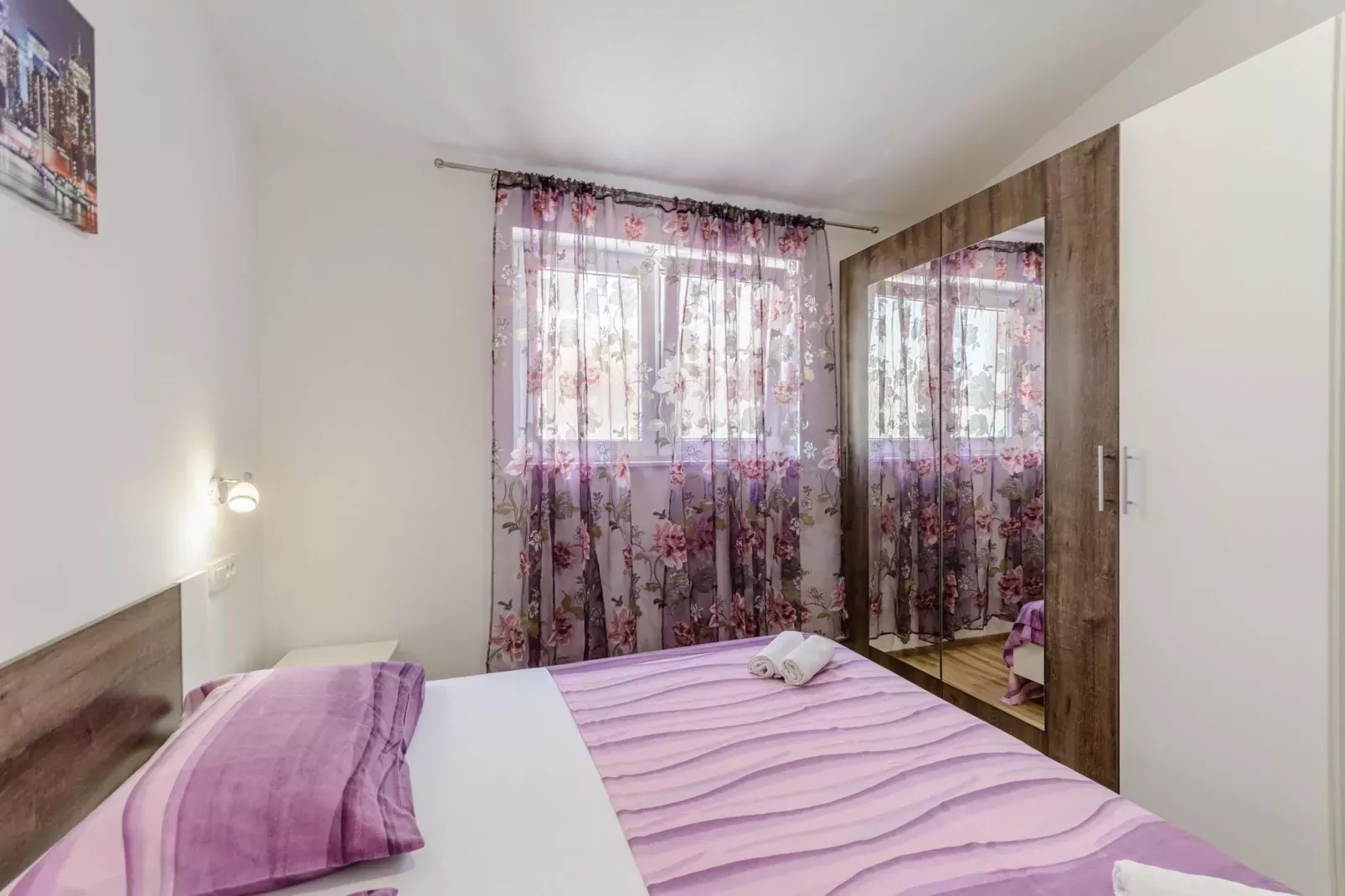 Apartments Hope (Dugi Rat) - Three-Bedroom Apartment with Jacuzzi and Terrace with Sea View-Bedroom