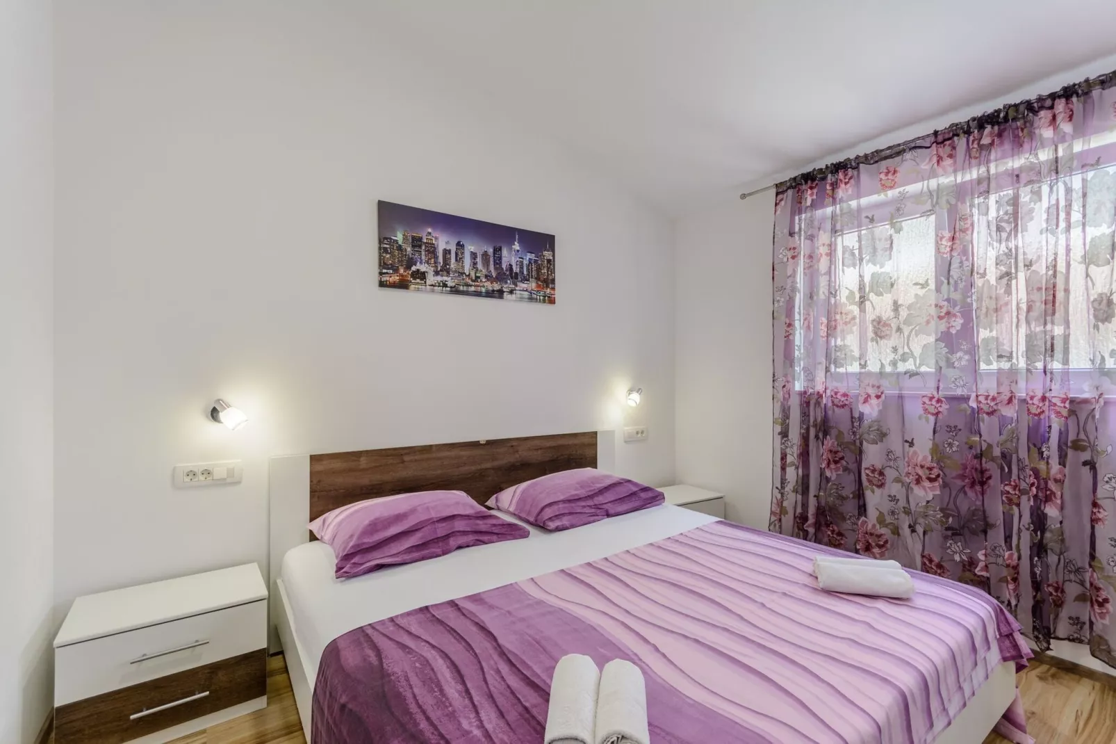 Apartments Hope (Dugi Rat) - Three-Bedroom Apartment with Jacuzzi and Terrace with Sea View-Bedroom