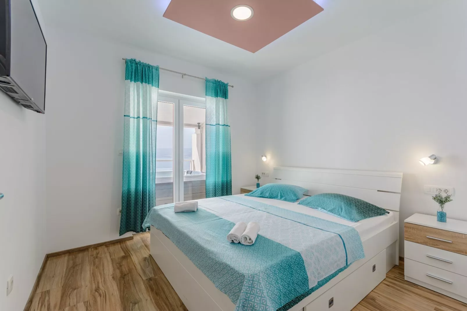 Apartments Hope (Dugi Rat) - Three-Bedroom Apartment with Jacuzzi and Terrace with Sea View-Bedroom
