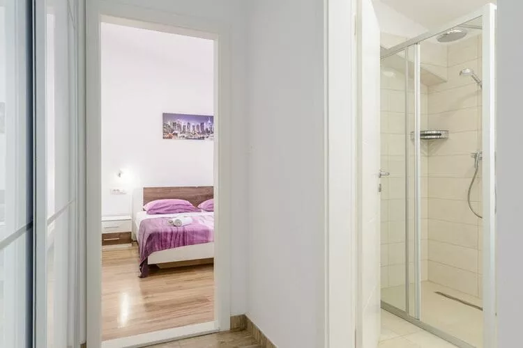 Apartments Hope (Dugi Rat) - Three-Bedroom Apartment with Jacuzzi and Terrace with Sea View-Bedroom