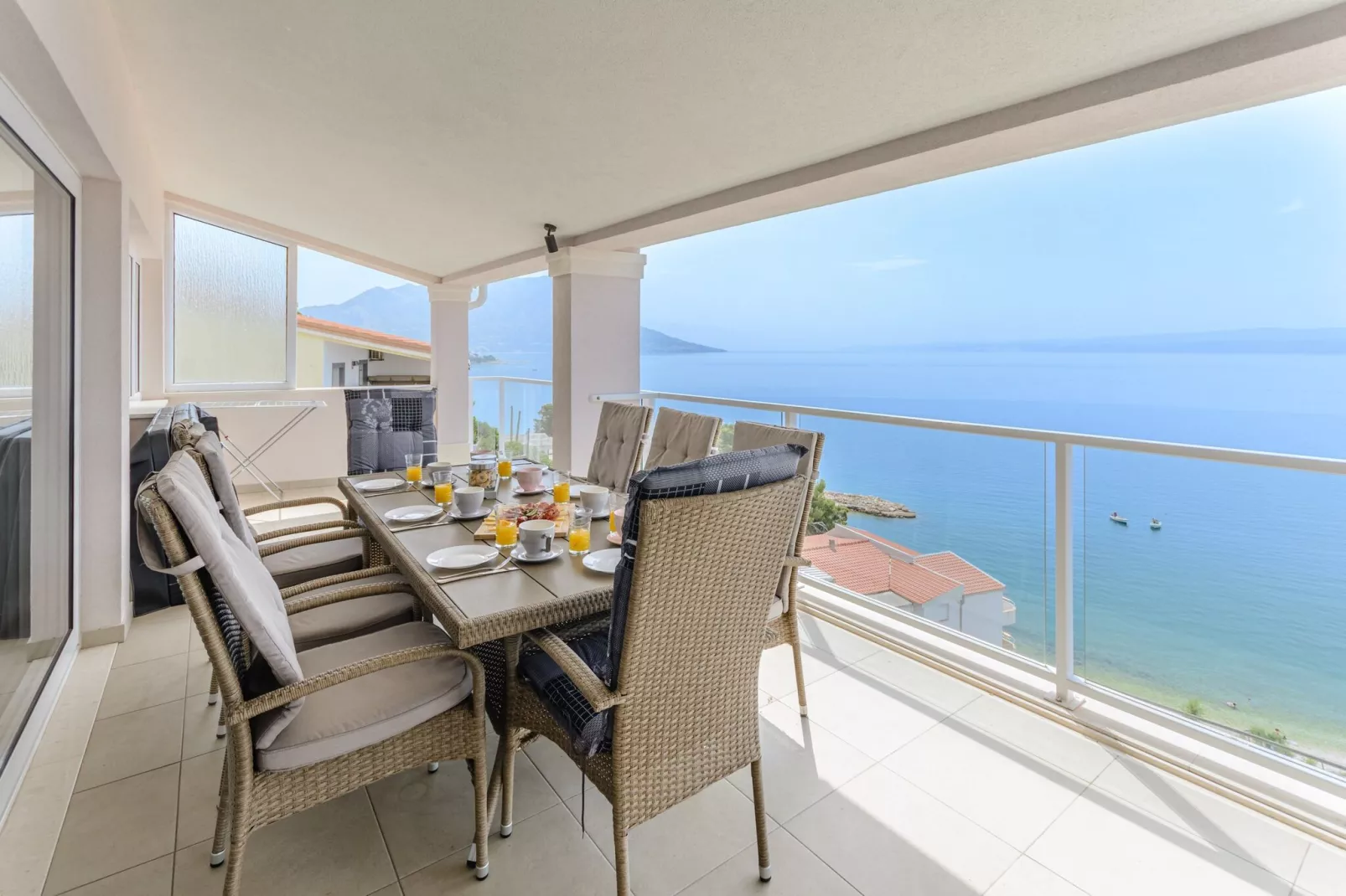 Apartments Hope (Dugi Rat) - Three-Bedroom Apartment with Jacuzzi and Terrace with Sea View-Terrace balcony