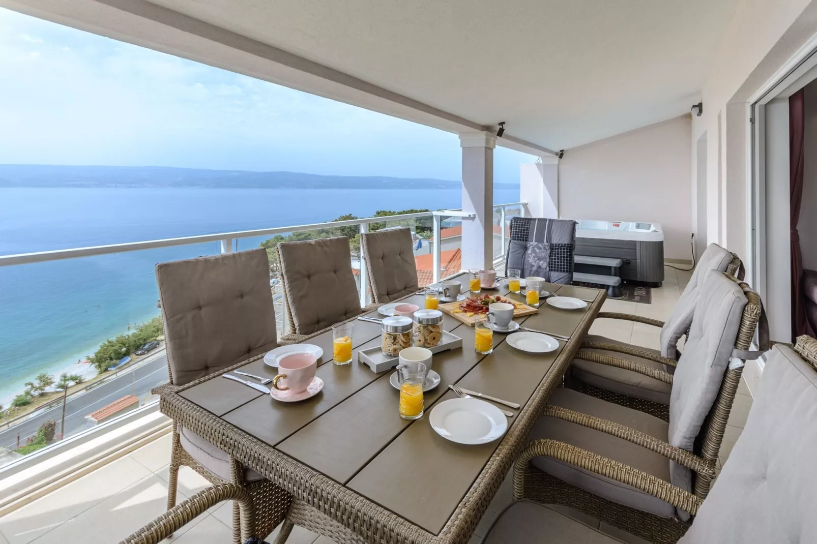 Apartments Hope (Dugi Rat) - Three-Bedroom Apartment with Jacuzzi and Terrace with Sea View-Terrace balcony