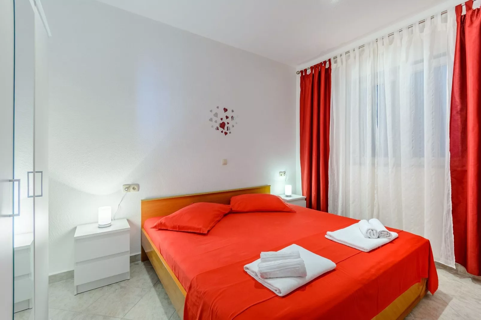 Apartments Hope (Dugi Rat) - Comfort OneBedroom Apartment with Terrace and Sea View (A1)-Bedroom