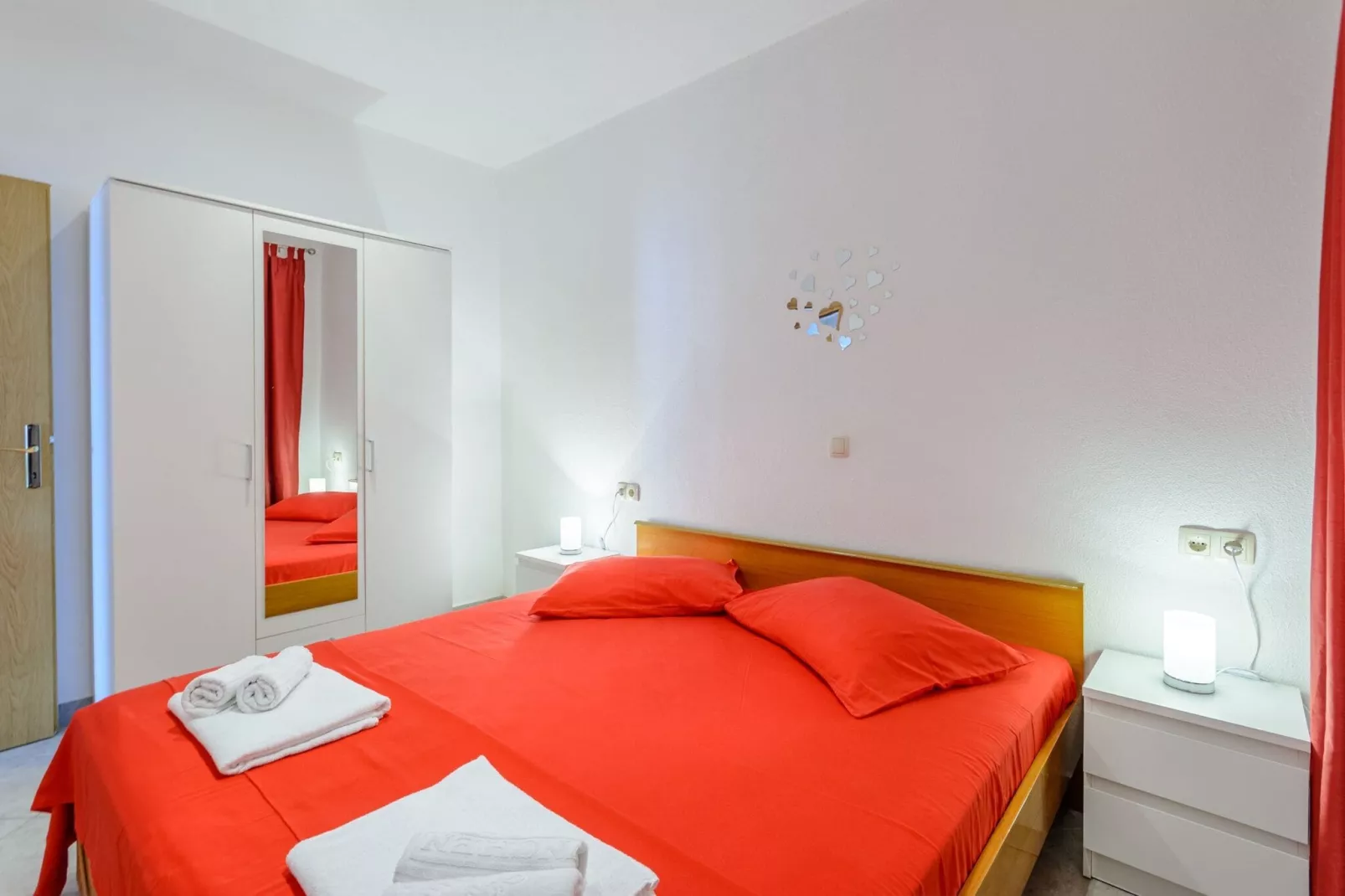 Apartments Hope (Dugi Rat) - Comfort OneBedroom Apartment with Terrace and Sea View (A1)-Bedroom