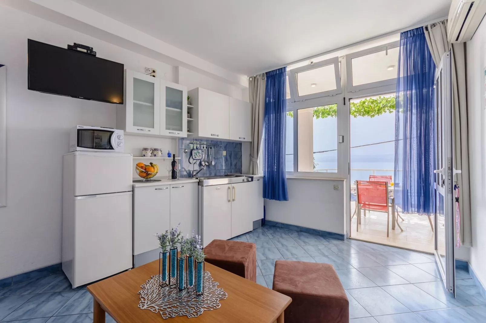 Apartments Hope (Dugi Rat) - One-Bedroom Apartment with Terrace and Sea View (A2)-Kitchen