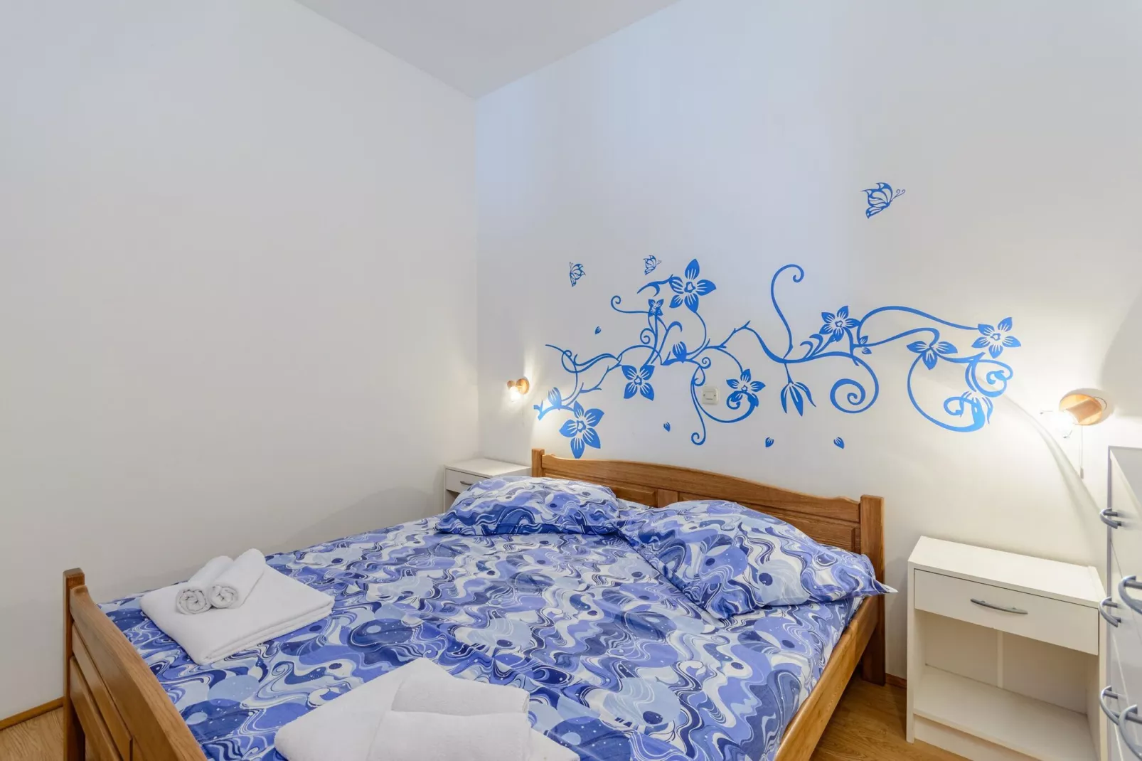 Apartments Hope (Dugi Rat) - One-Bedroom Apartment with Terrace and Sea View (A2)-Bedroom