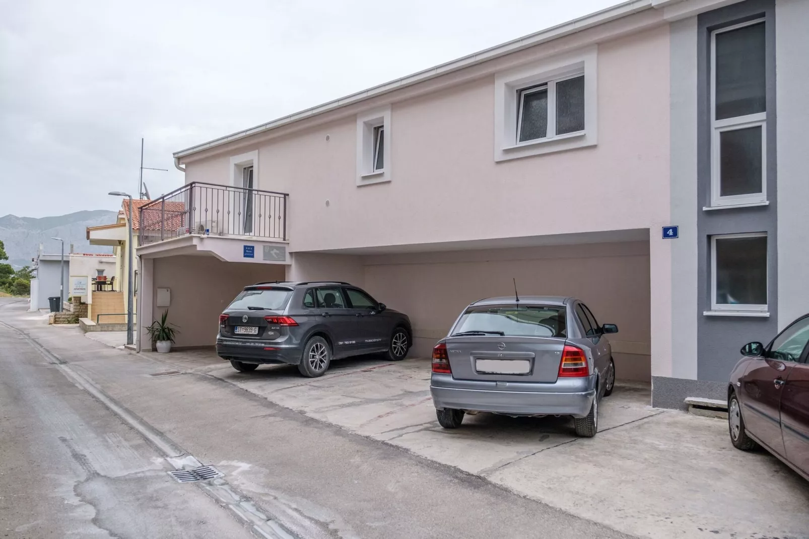 Apartments Hope (Dugi Rat) - Standard One-Bedroom Apartment with Terrace and Sea View (A3)-Outdoor