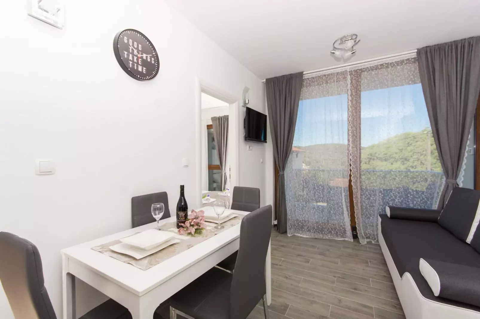 Villa LA - Comfort One-Bedroom Apartment with Terrace and Sea View-Wohnzimmer