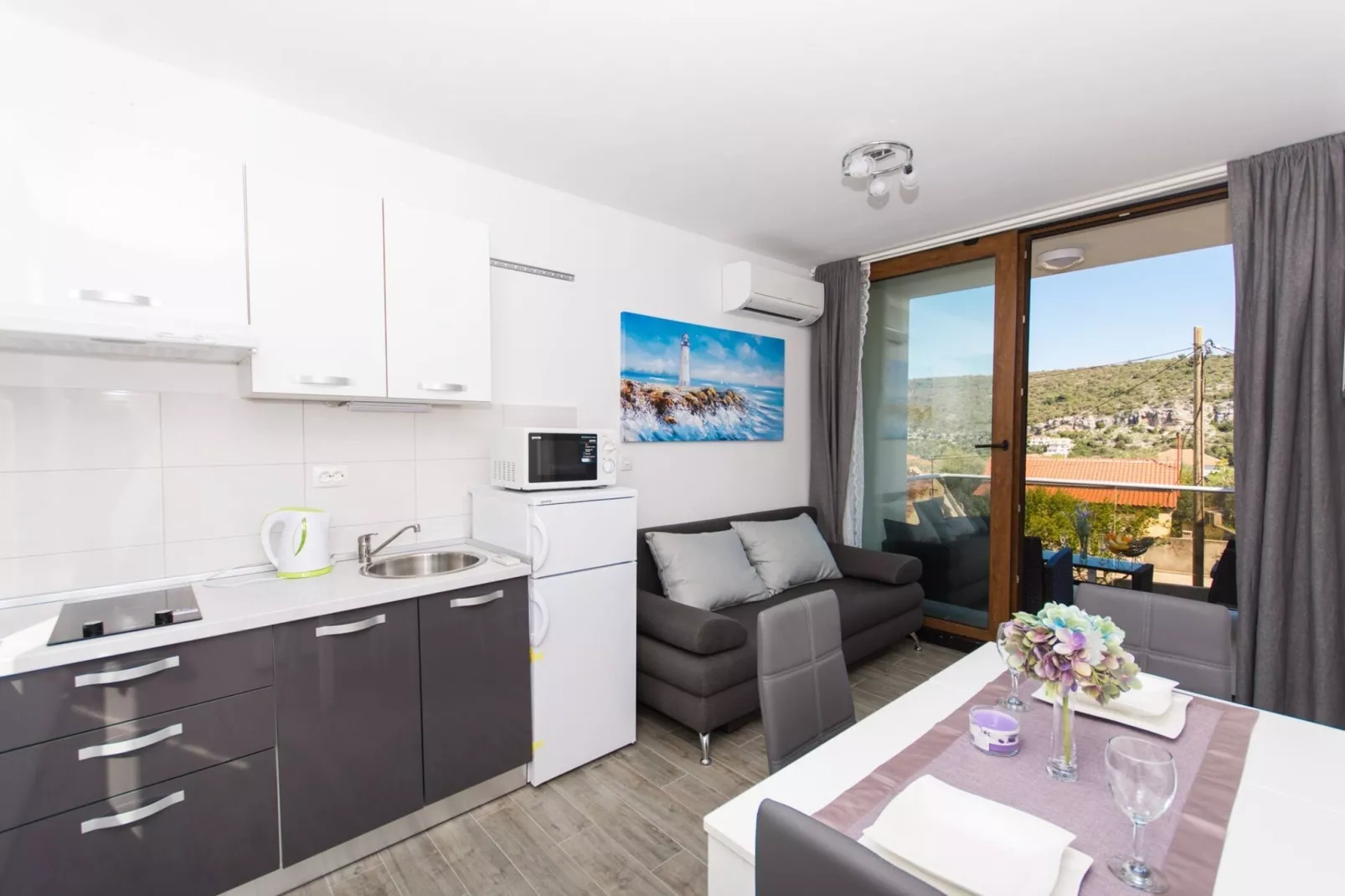 Villa LA - Comfort One-Bedroom Apartment with Terrace and Sea View-Küche
