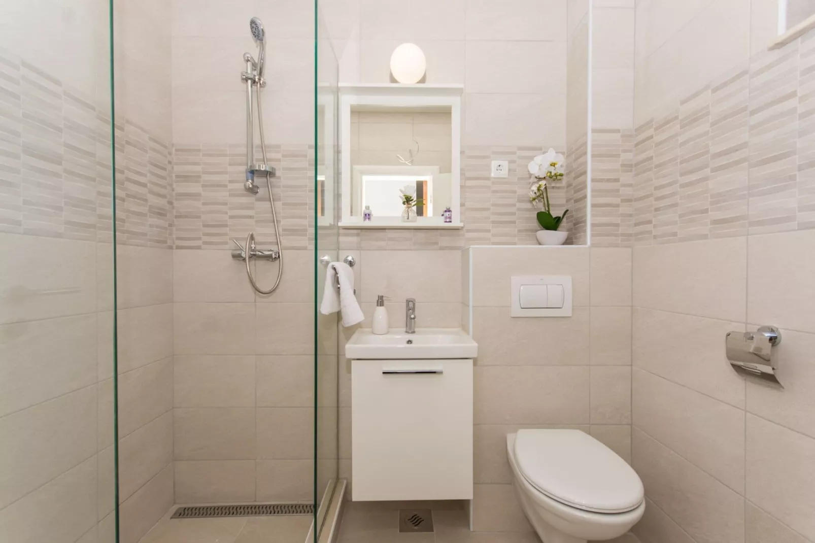 Villa LA - Comfort One-Bedroom Apartment with Terrace and Sea View-Badezimmer
