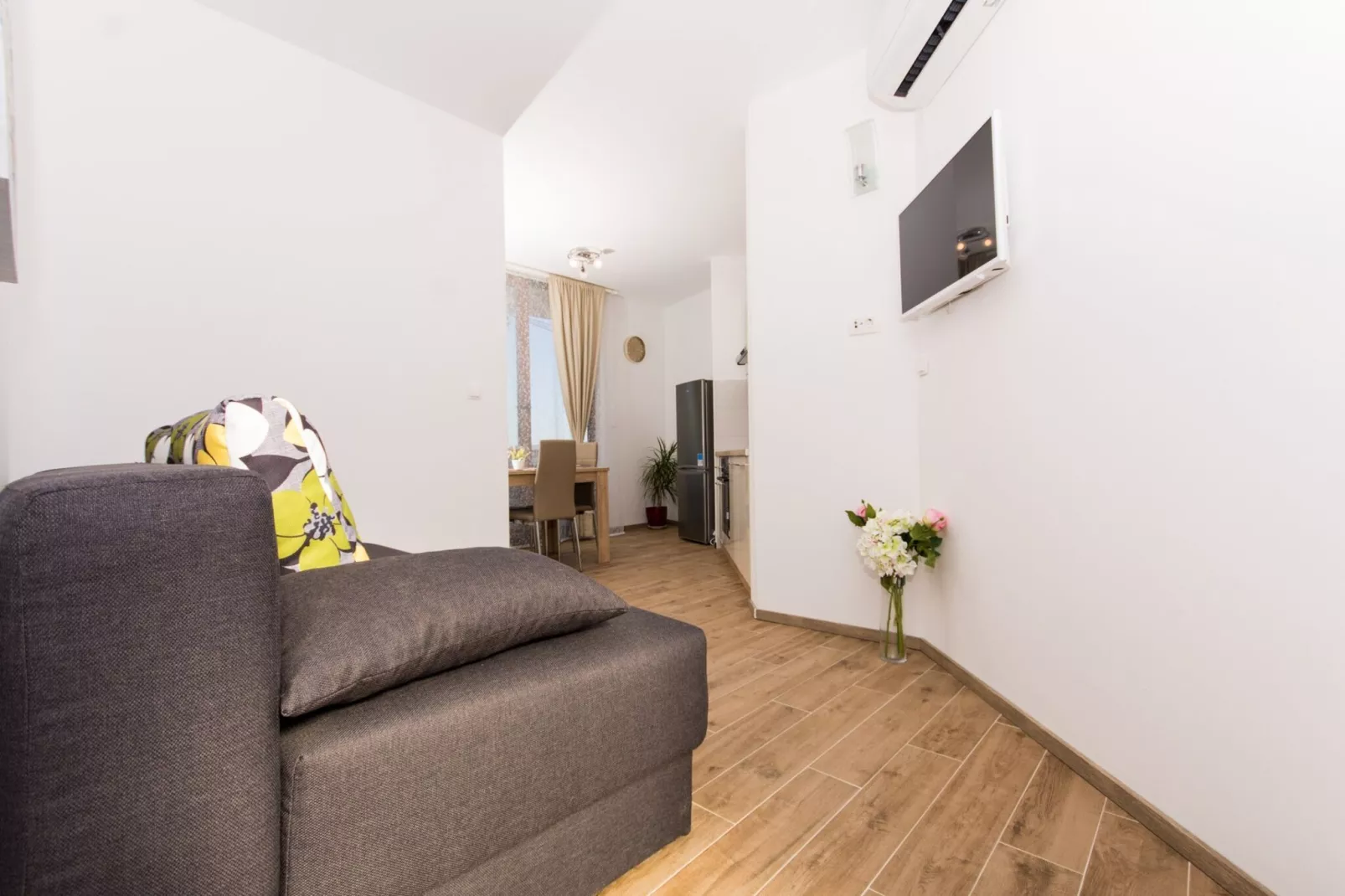 Villa LA-Comfort One Bedroom Apartment with Sea View Terrace 1-Wohnzimmer