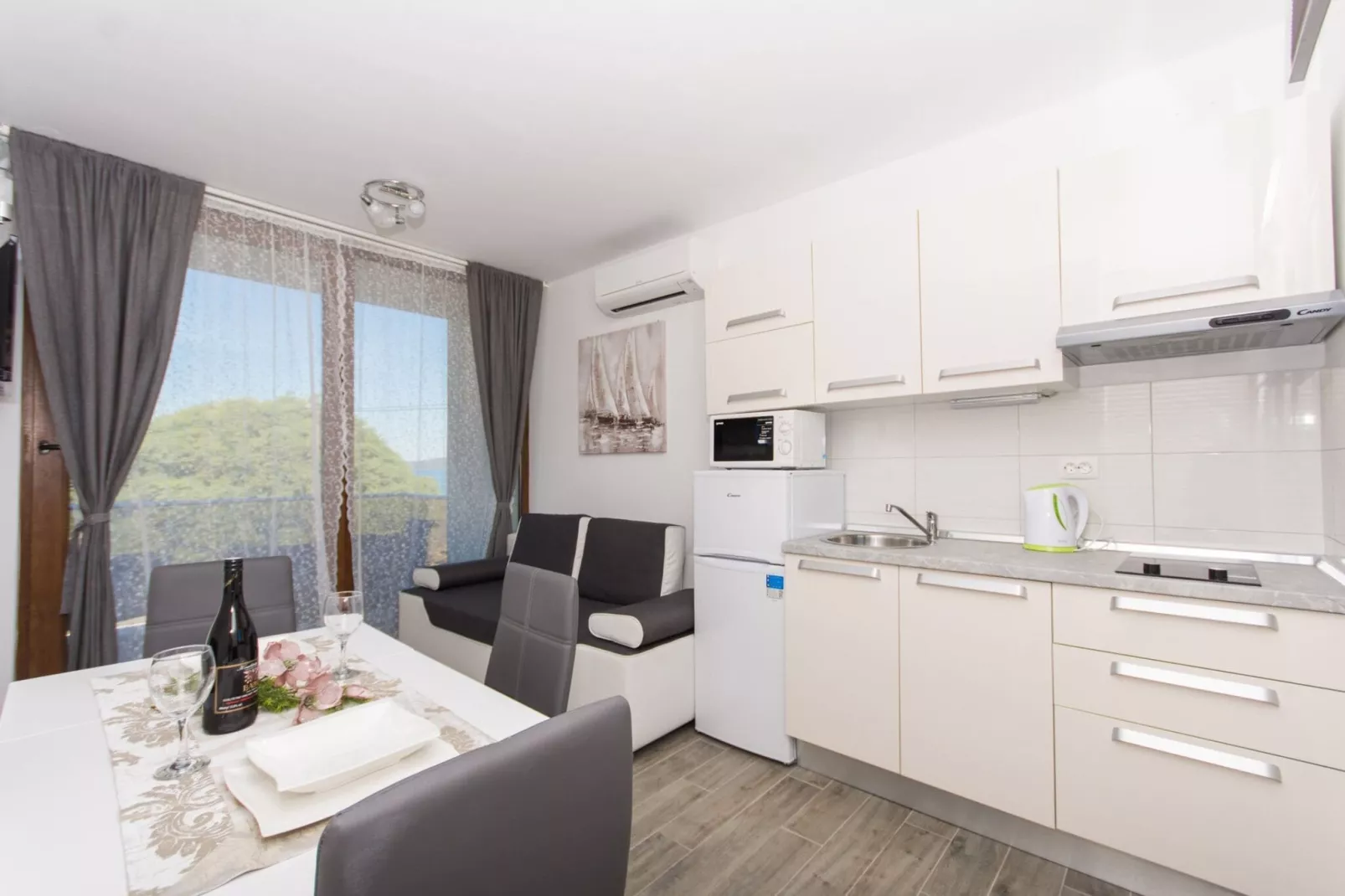 Villa LA-Comfort One Bedroom Apartment with Sea View Terrace 1-Küche