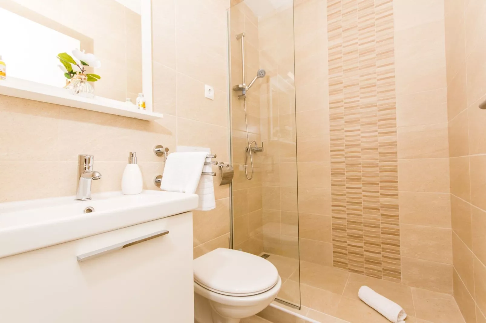 Villa LA-Comfort One Bedroom Apartment with Sea View Terrace 1-Badezimmer