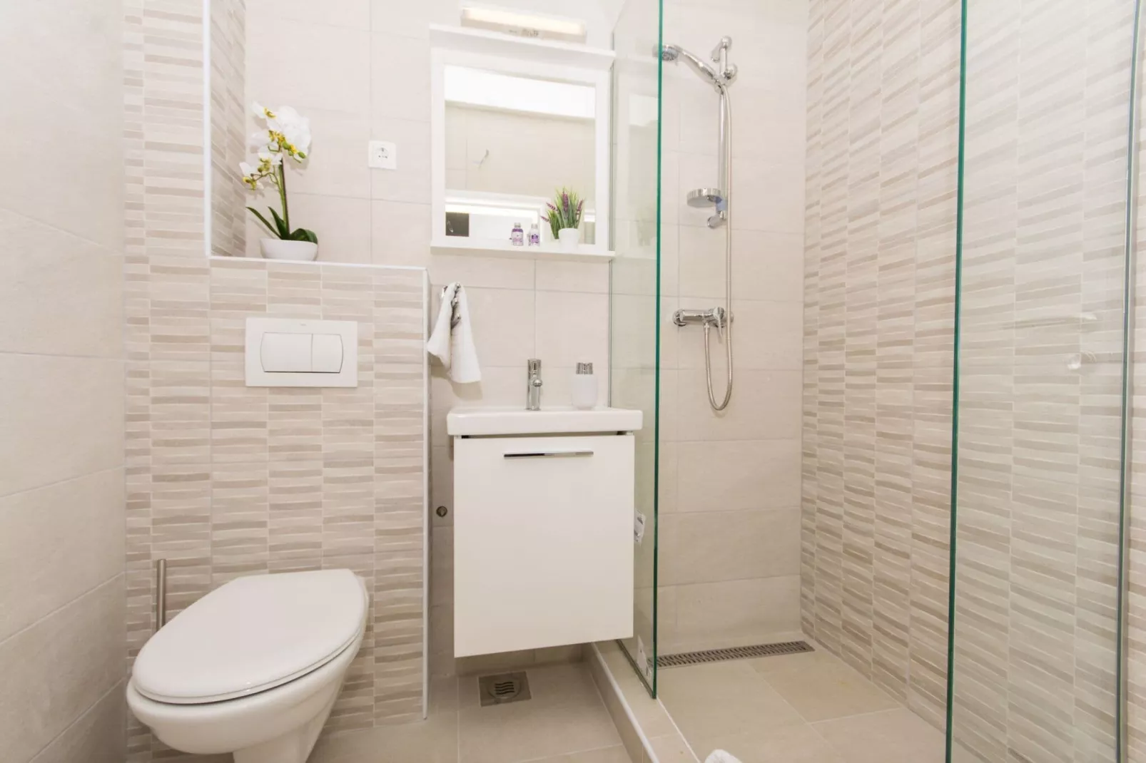 Villa LA-Comfort One Bedroom Apartment with Sea View Terrace 1-Badezimmer