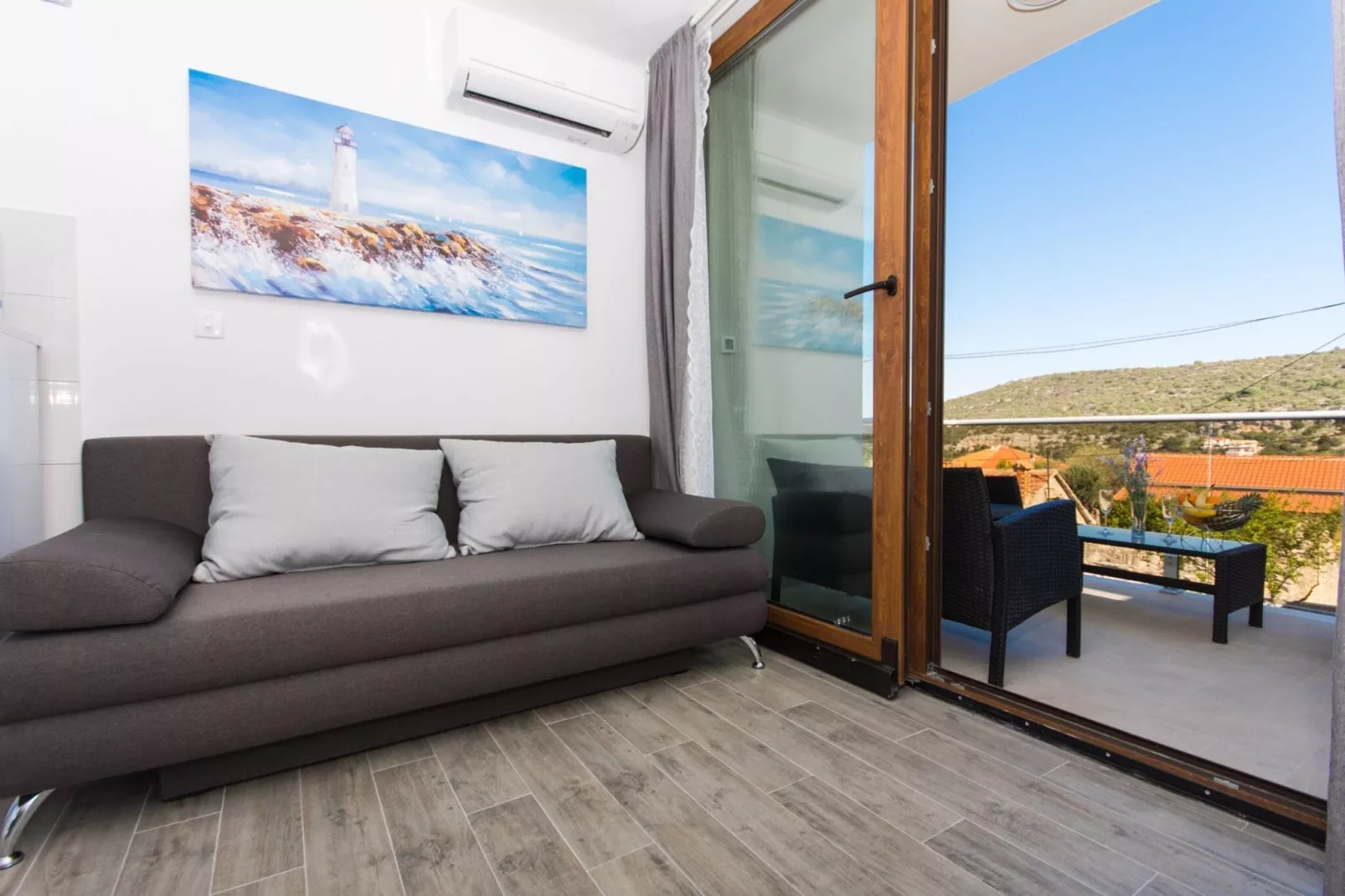 Villa LA-Comfort One Bedroom Apartment with Sea View Terrace 2-Living room