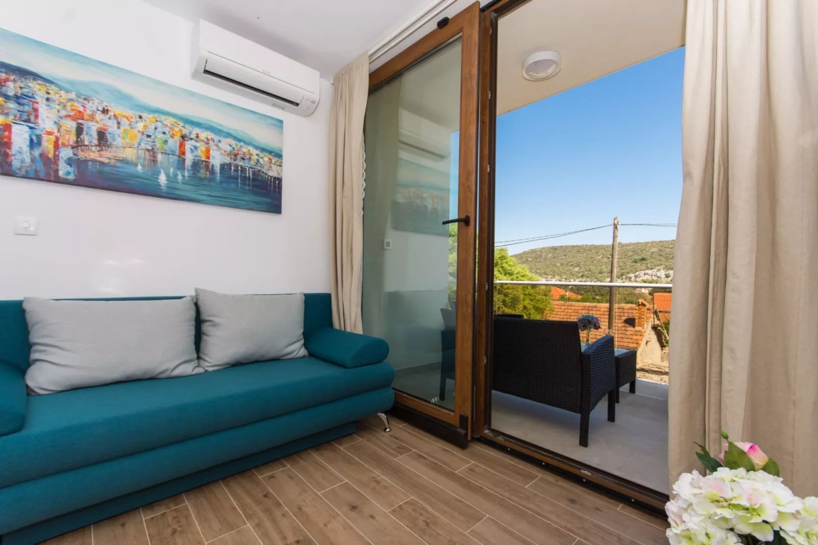 Villa LA-Comfort One Bedroom Apartment with Sea View Terrace 3-Wohnzimmer