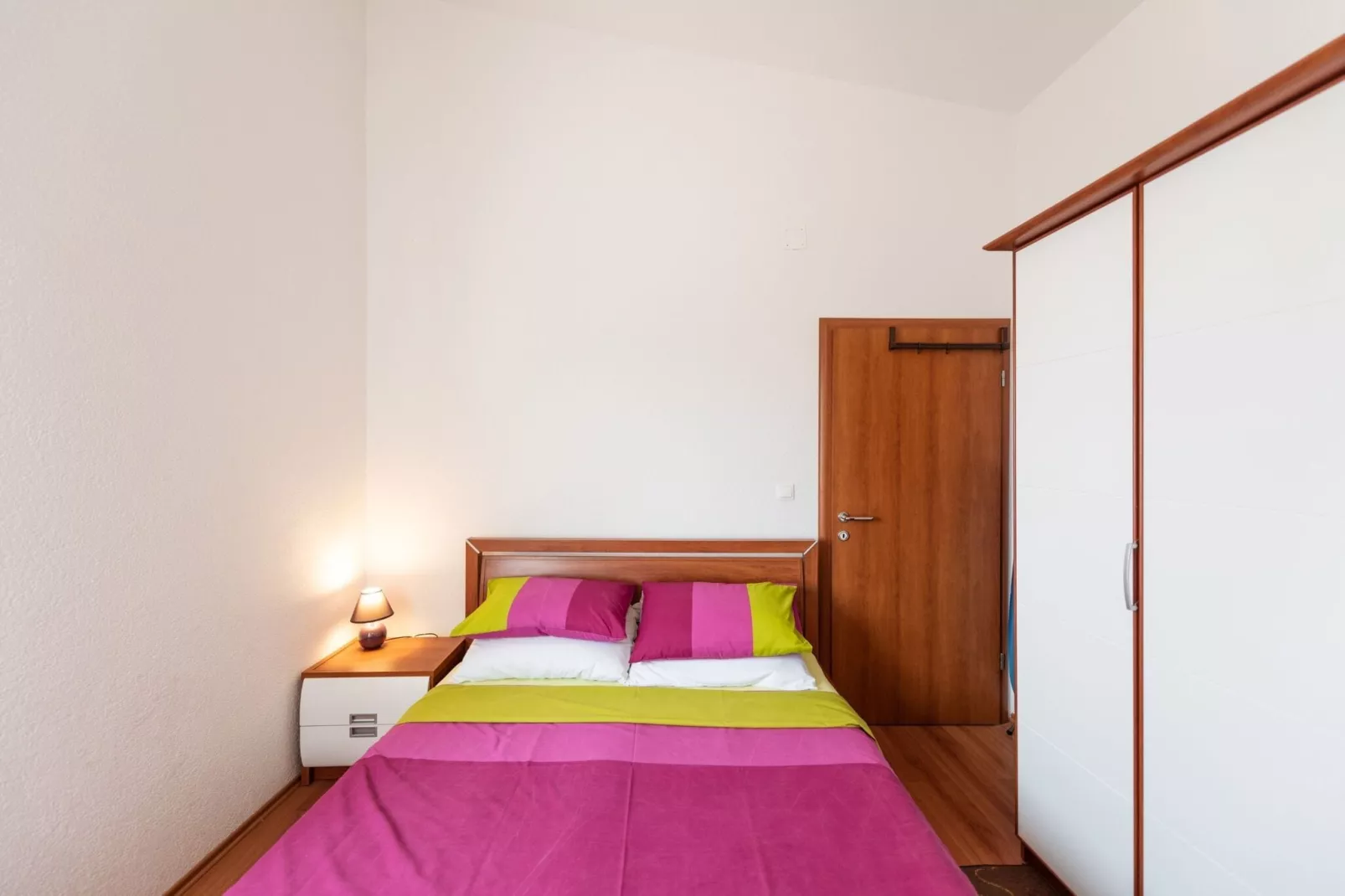 Apartments Karen - Comfort Two Bedroom Apartment with Balcony (A4)-Chambre