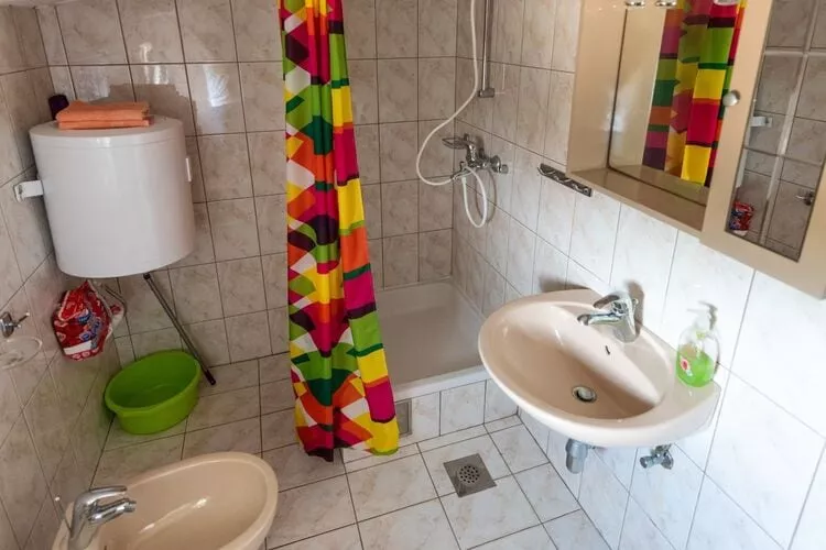 Apartments Karen - Three Bedroom Apartment with Terrace (A5)-Salle de bain