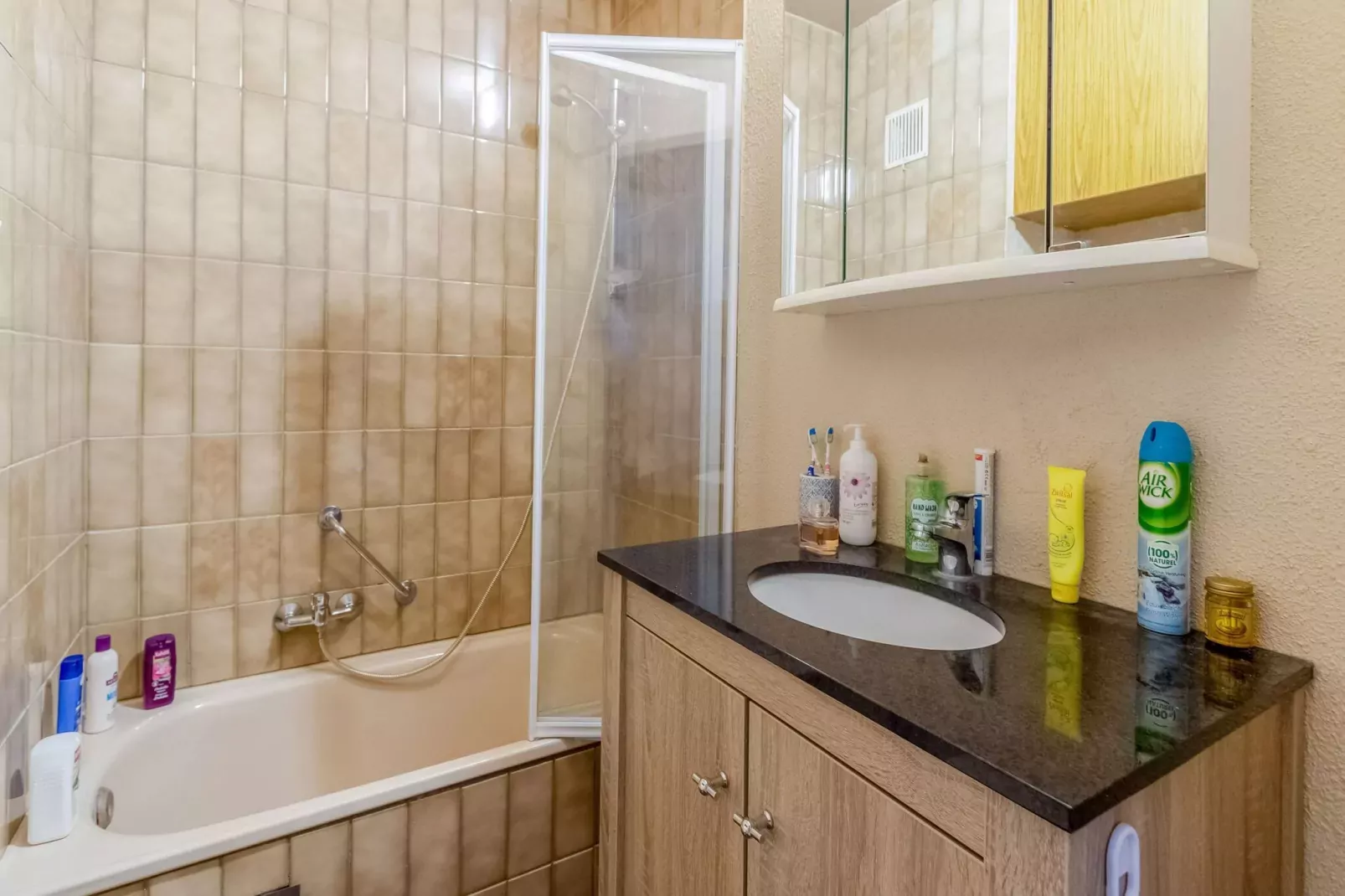 Santille-Bathroom