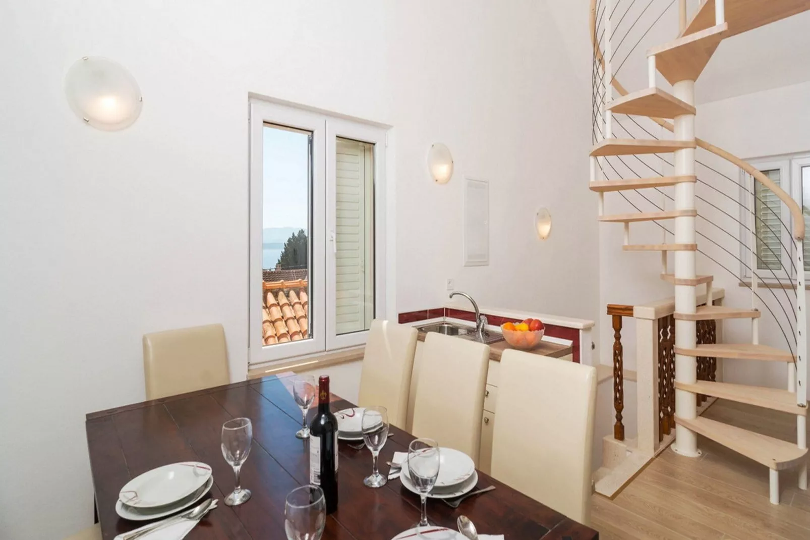 Villa Balarin - Five Bedroom Holiday Home with Terrace and City View-Esszimmer