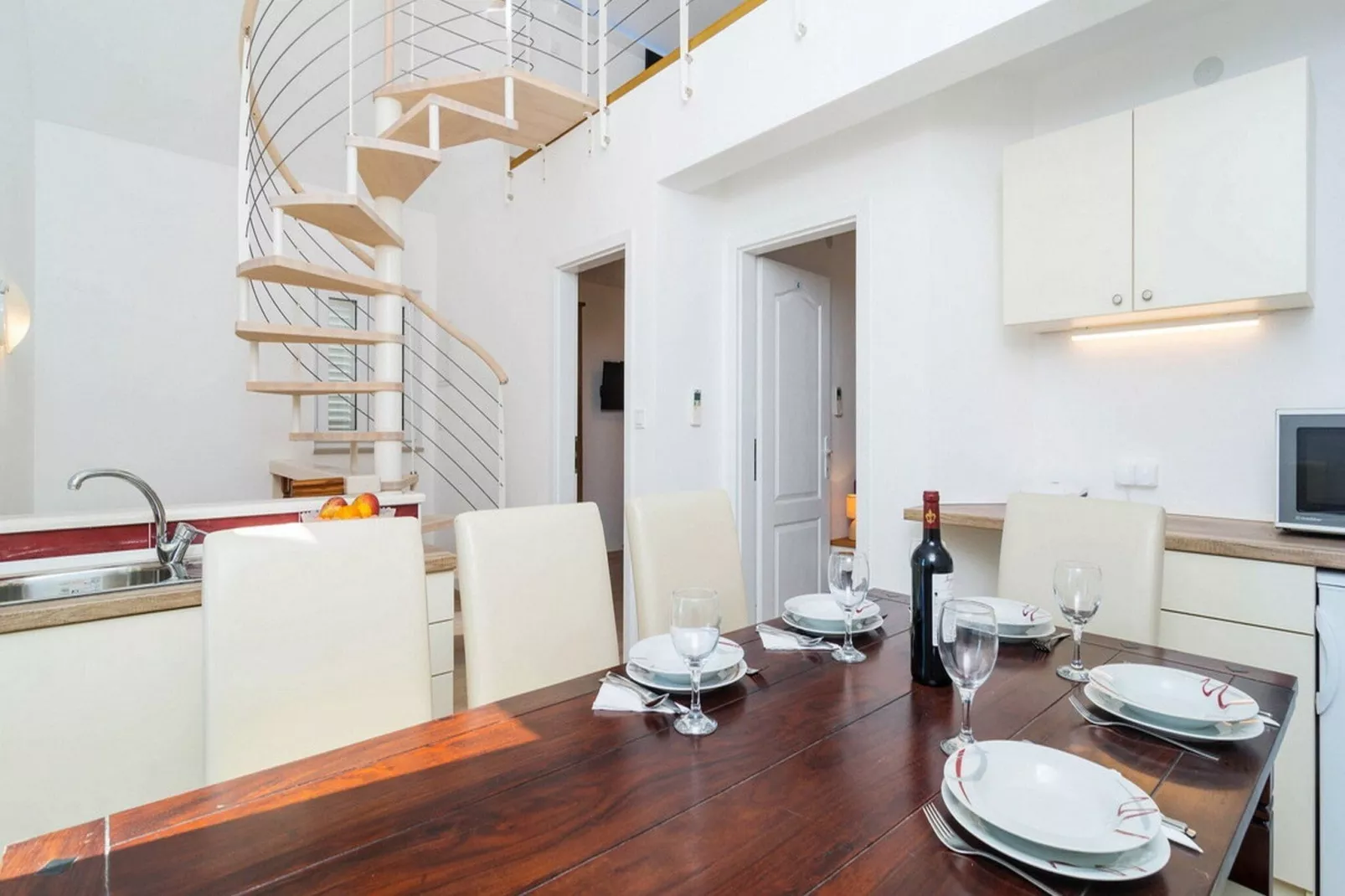 Villa Balarin - Five Bedroom Holiday Home with Terrace and City View-Esszimmer