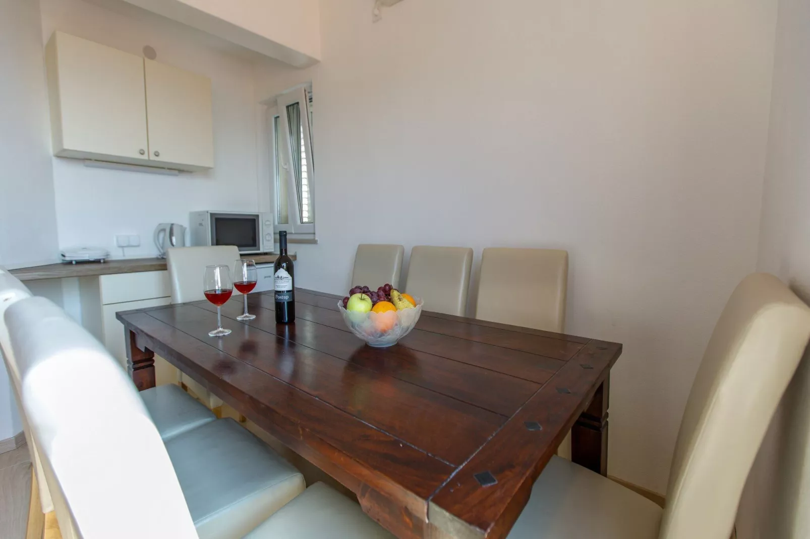 Villa Balarin - Five Bedroom Holiday Home with Terrace and City View-Küche