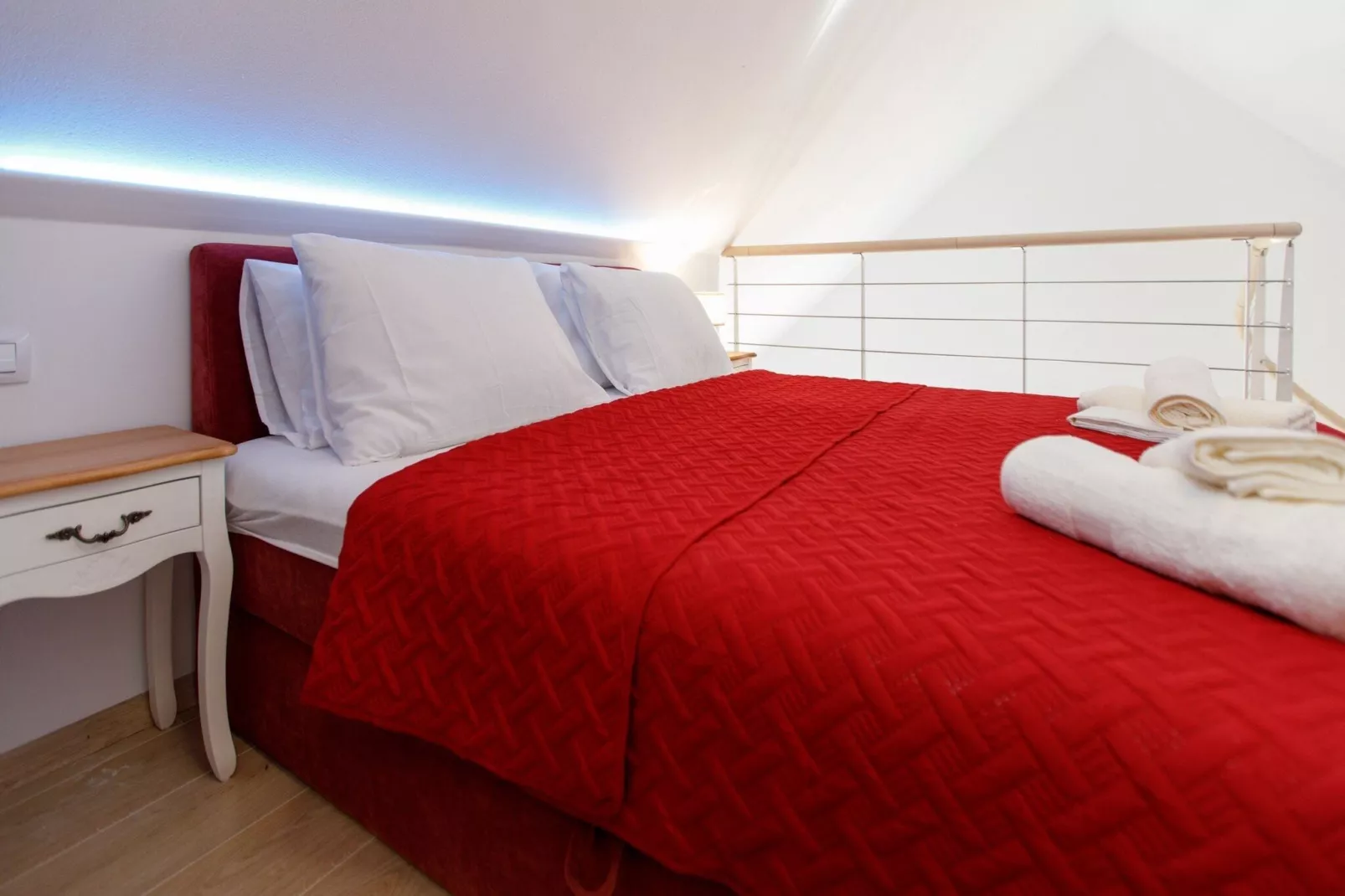 Villa Balarin - Five Bedroom Holiday Home with Terrace and City View-Schlafzimmer