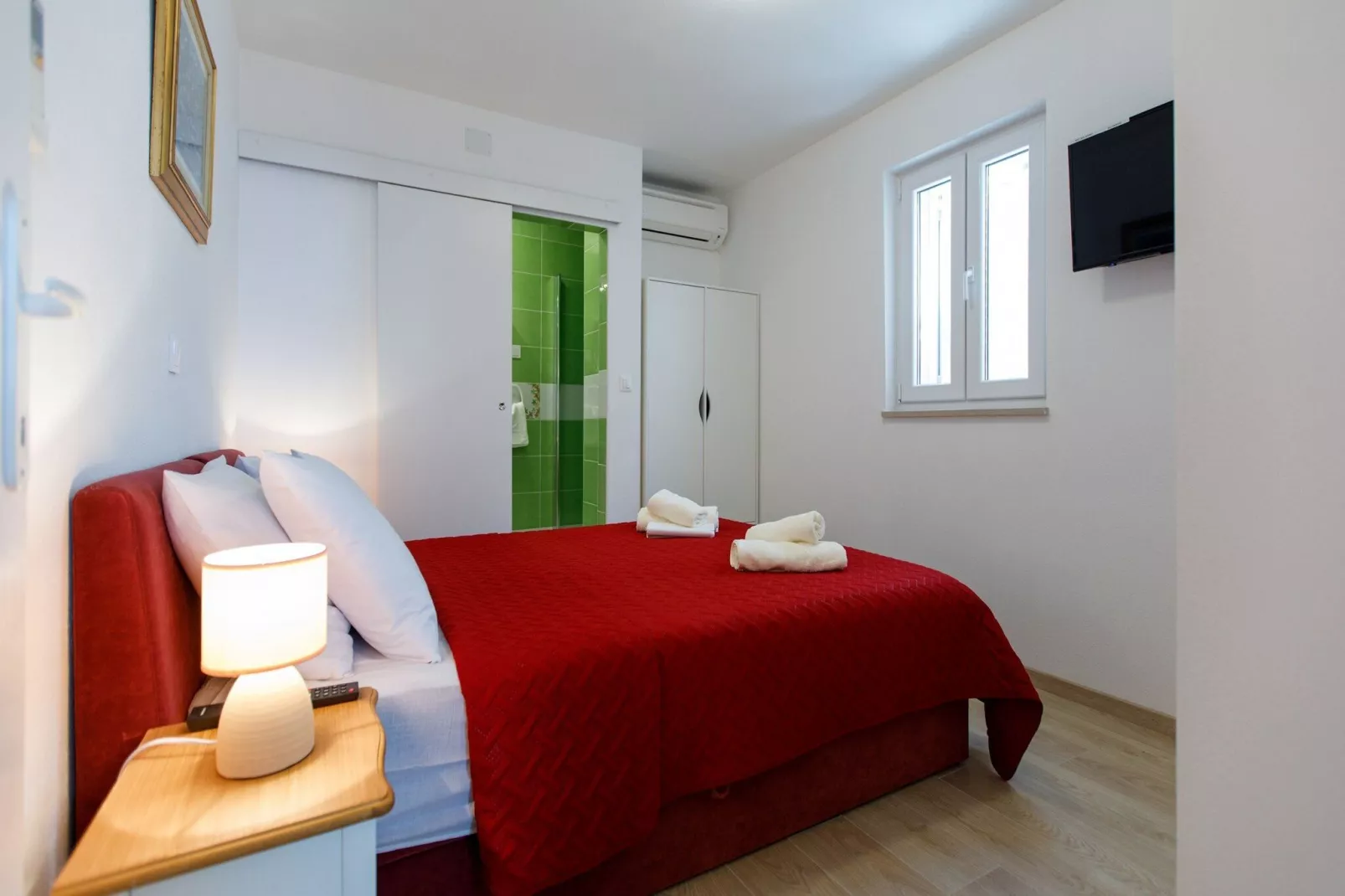 Villa Balarin - Five Bedroom Holiday Home with Terrace and City View-Schlafzimmer