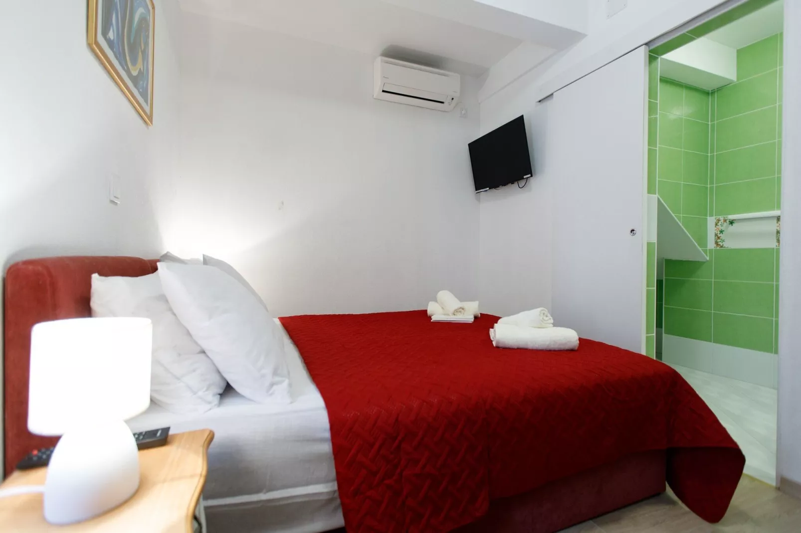 Villa Balarin - Five Bedroom Holiday Home with Terrace and City View-Schlafzimmer