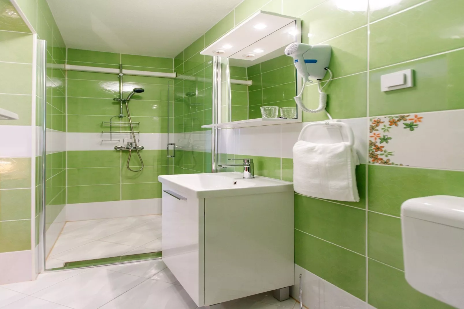 Villa Balarin - Five Bedroom Holiday Home with Terrace and City View-Badezimmer
