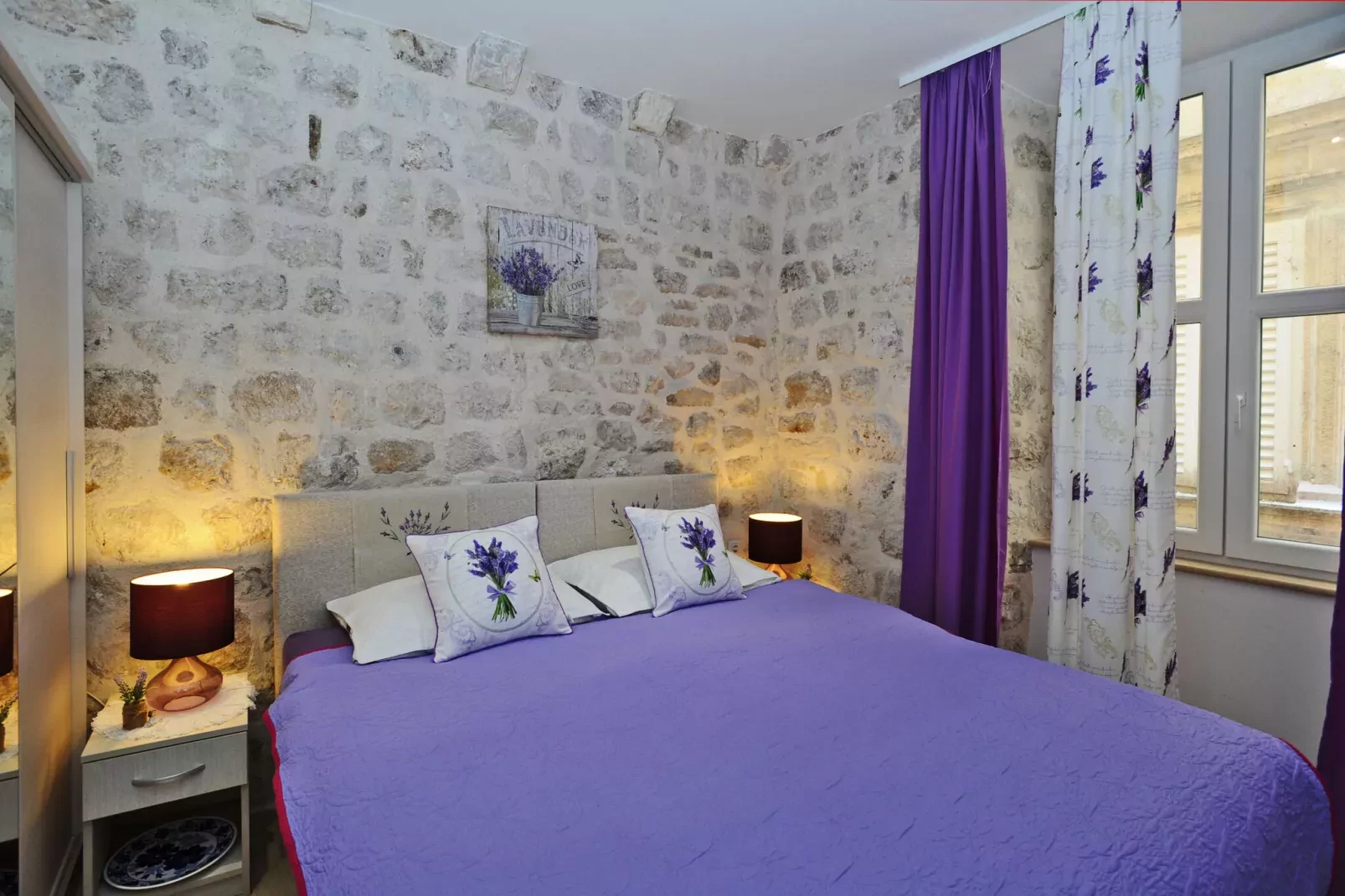 L & L Old Town Apartments - One bedroom Apartment (Lavander)-Bedroom