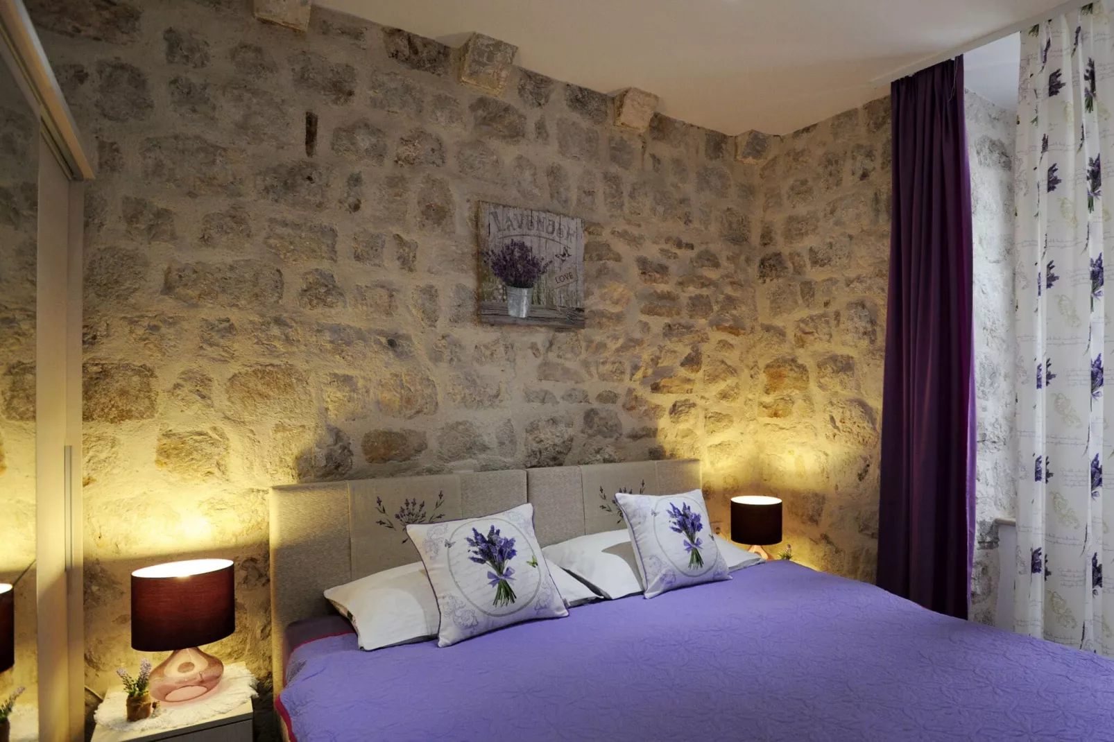 L & L Old Town Apartments - One bedroom Apartment (Lavander)-Bedroom