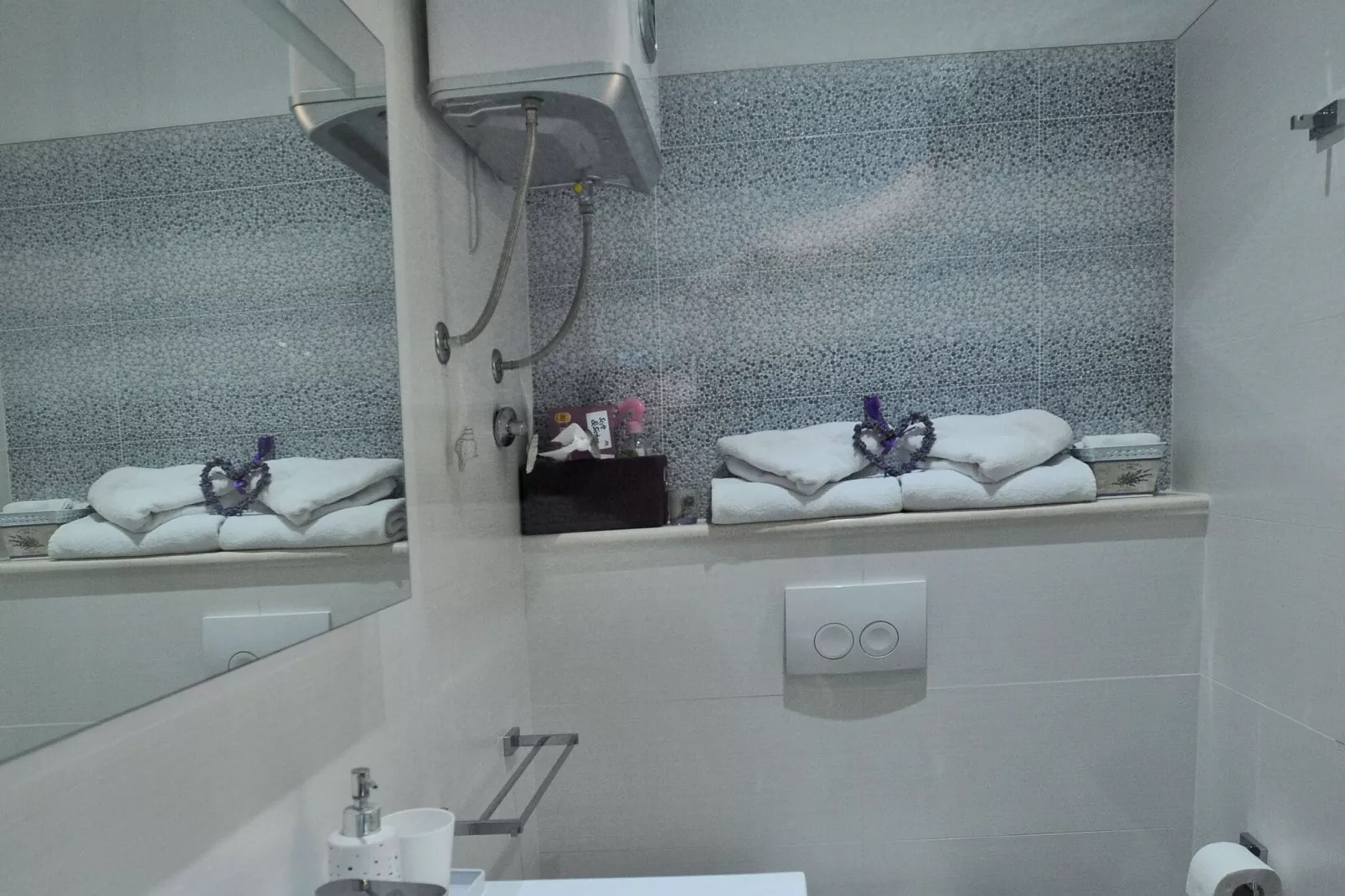 L & L Old Town Apartments - One bedroom Apartment (Lavander)-Bathroom