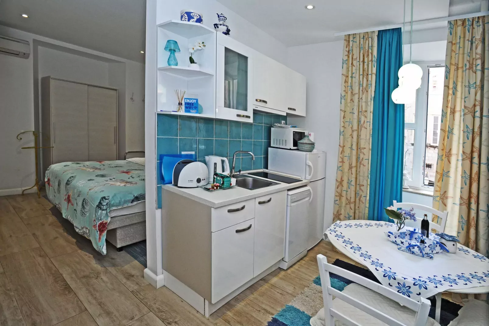 L & L Old Town Apartments - Studio Apartment ( Lacroma)-Cuisine