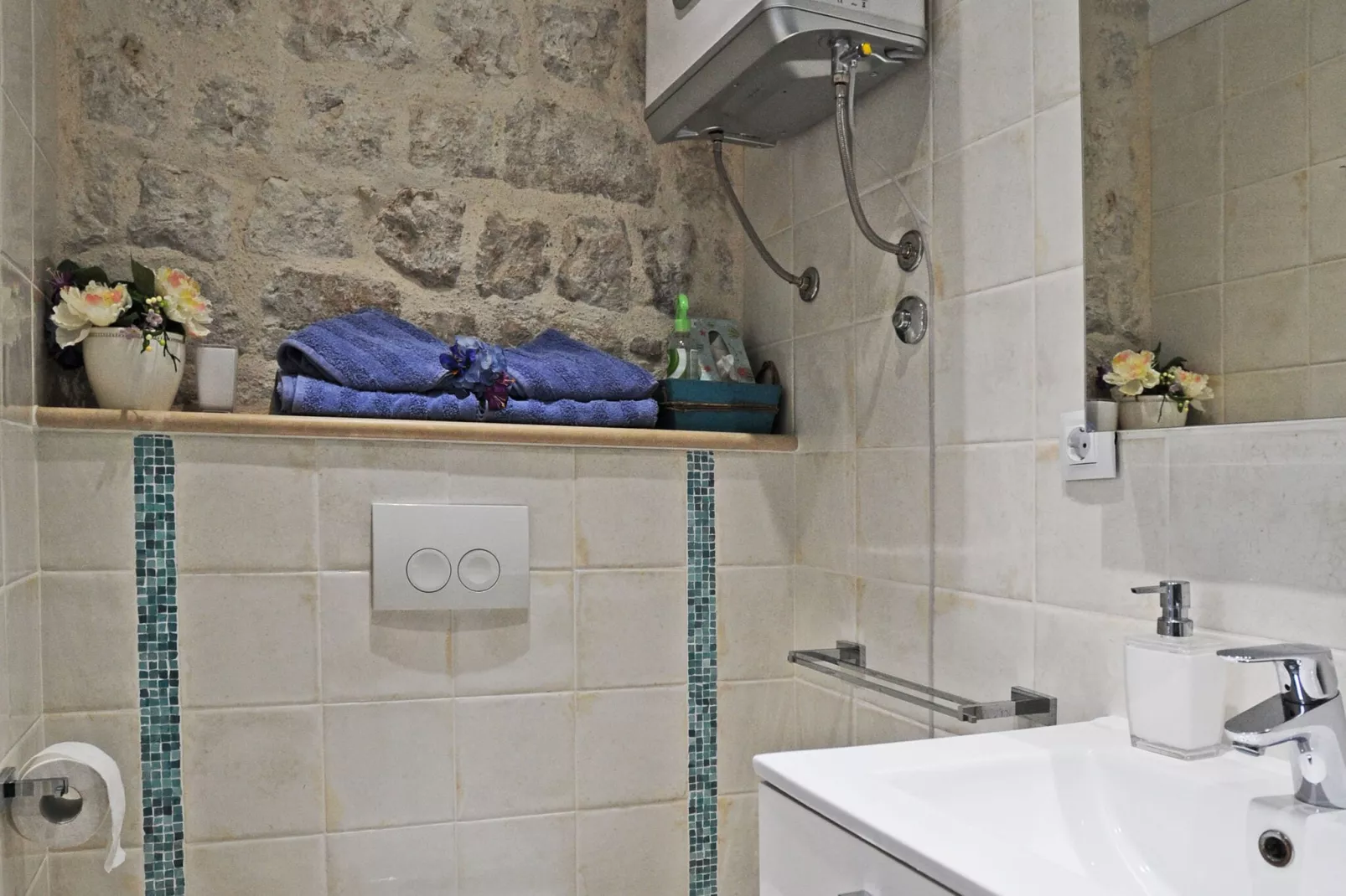 L & L Old Town Apartments - Studio Apartment ( Lacroma)-Salle de bain